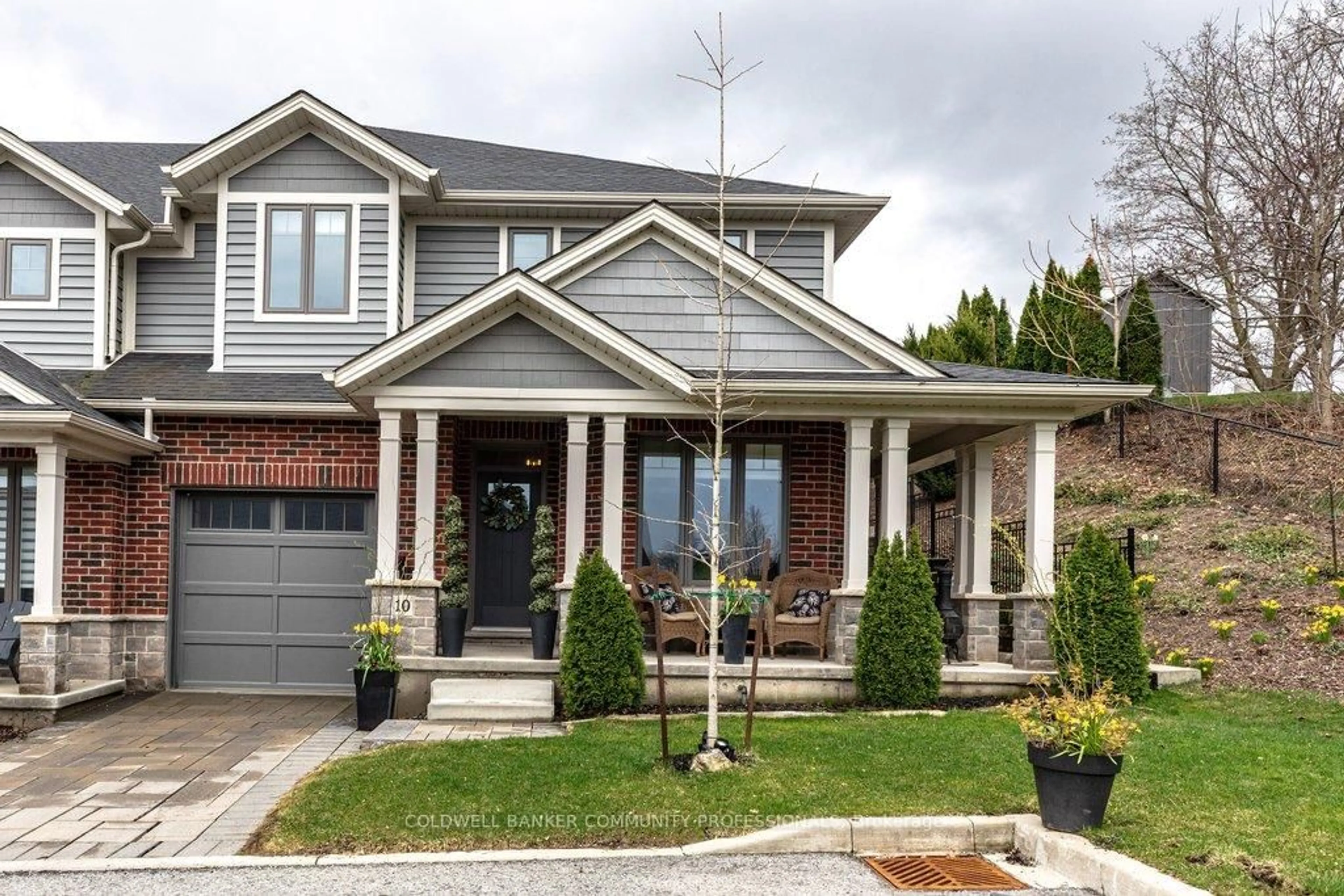 Home with brick exterior material, street for 2848 King St #10, Lincoln Ontario L0R 1S0