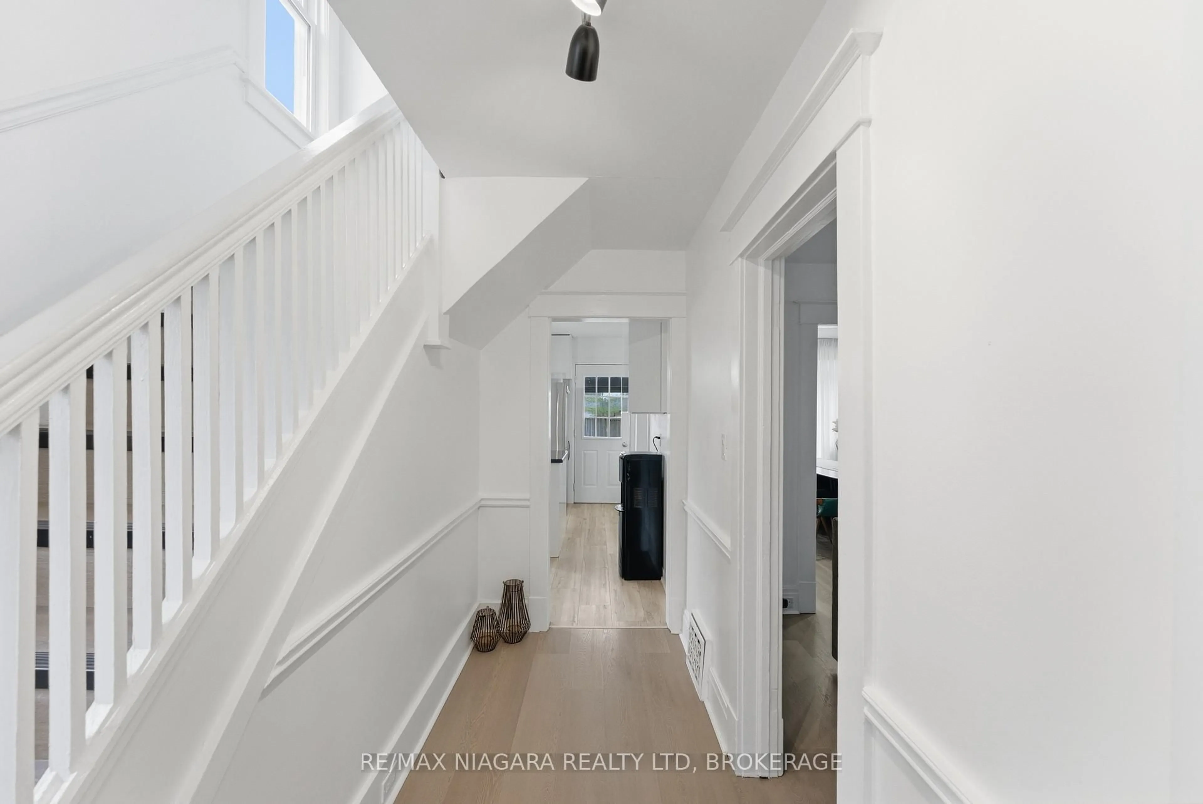 Unknown for 243 Geneva St, St. Catharines Ontario L2R 4R2