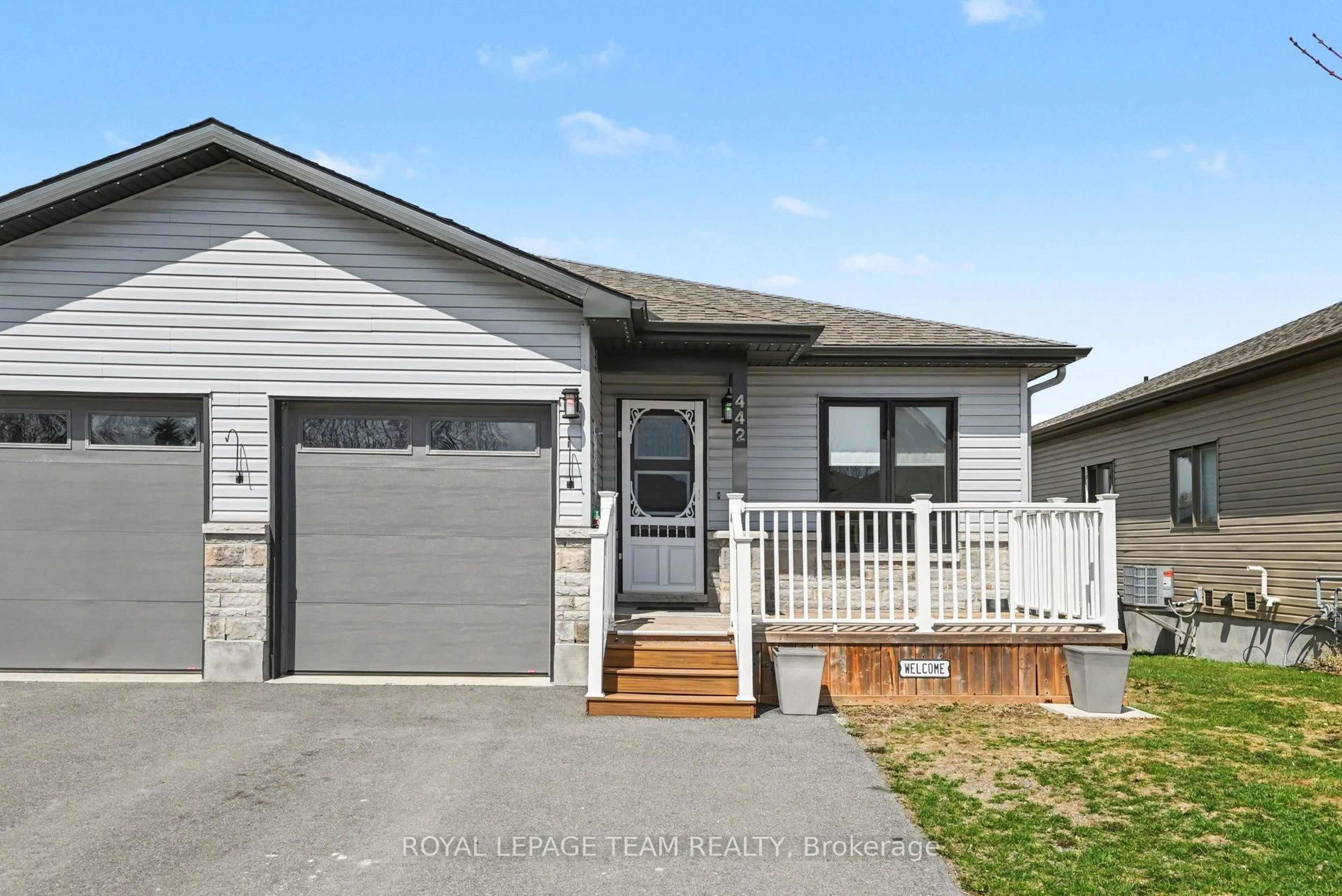 Home with vinyl exterior material, street for 442 Arora Cres, North Dundas Ontario K0C 2K0