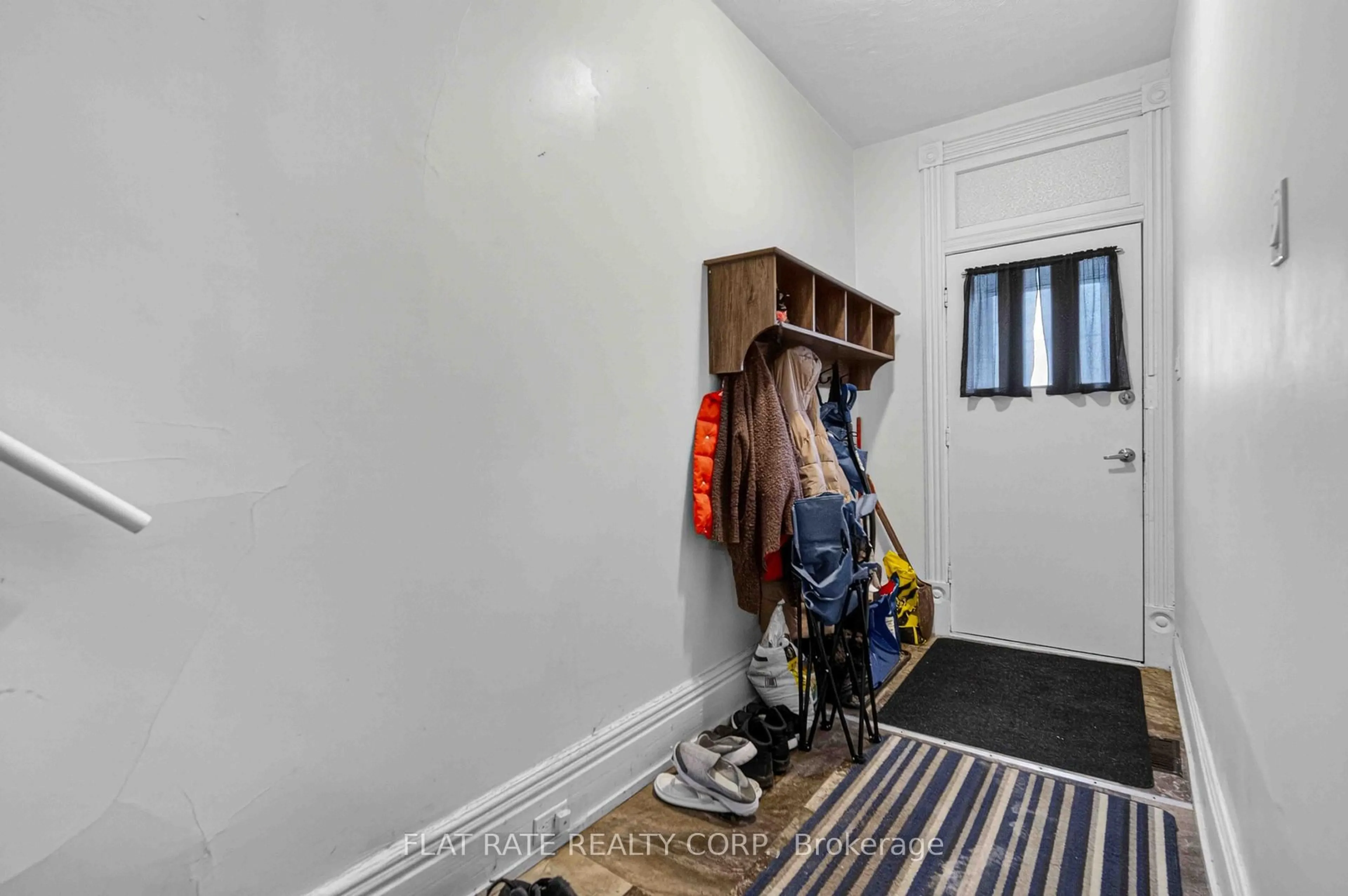 Indoor entryway for 149 Stewart St, Peterborough Ontario K9J 3M3