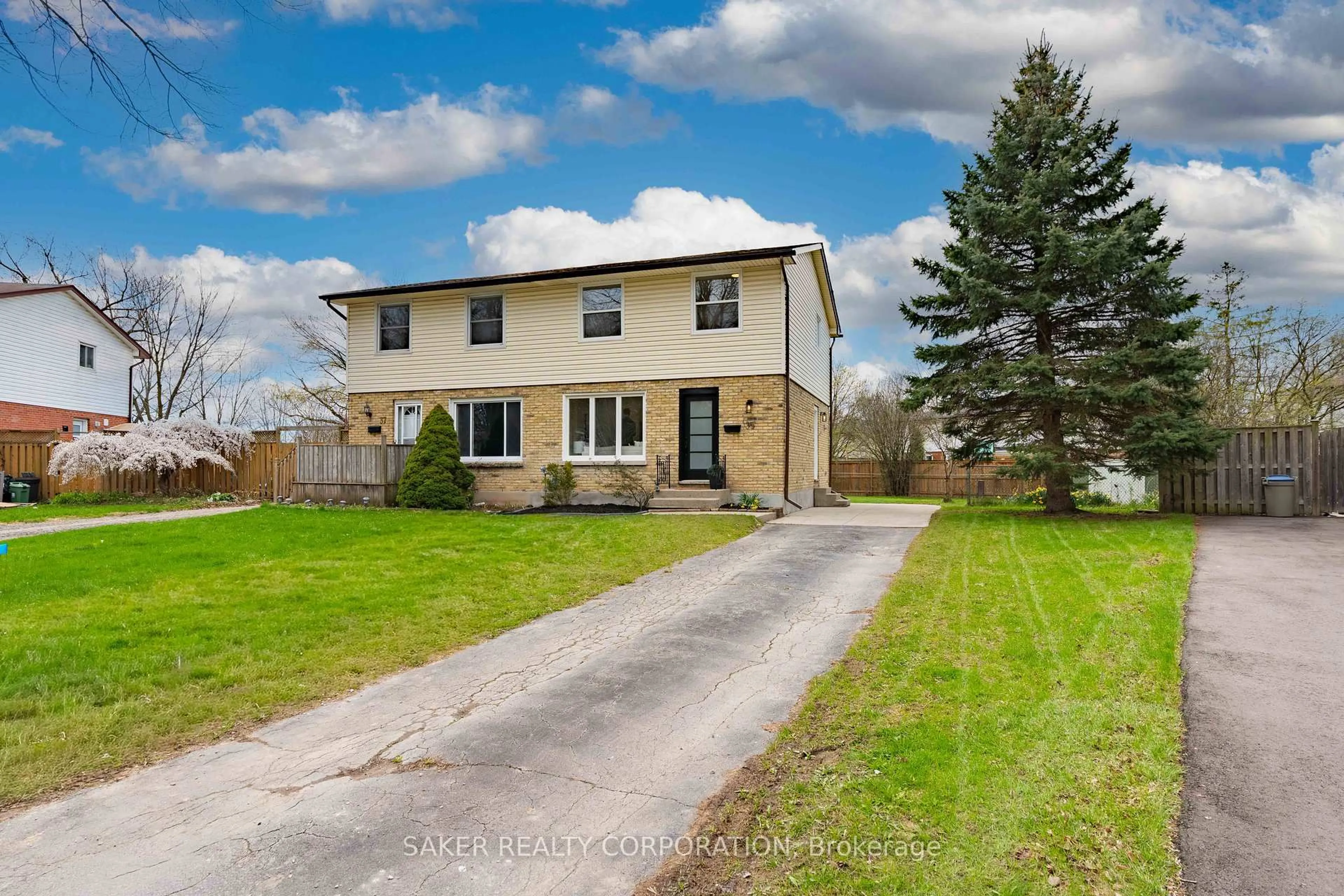 A pic from outside/outdoor area/front of a property/back of a property/a pic from drone, street for 35 Kintail Cres, London South Ontario N6E 1J4