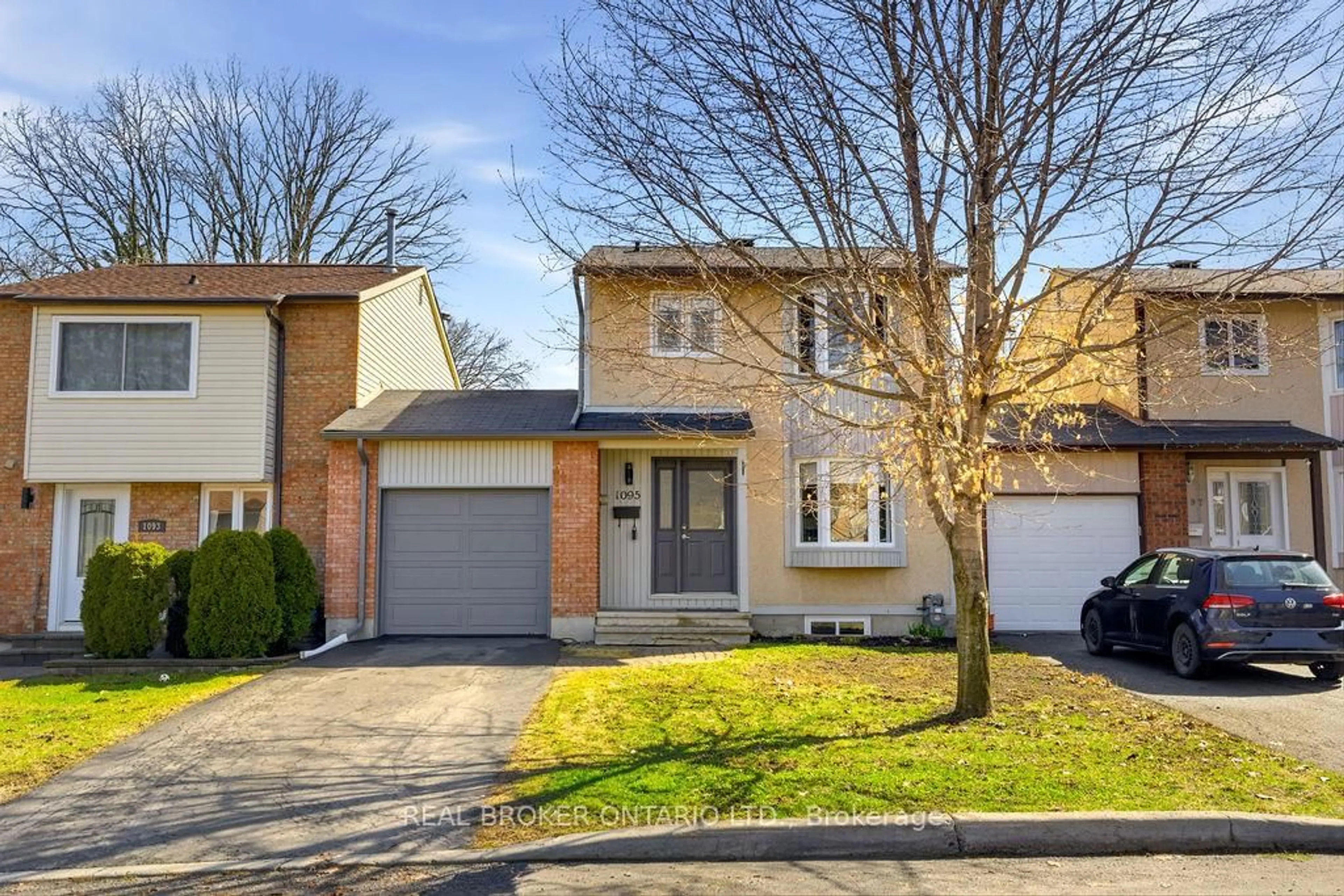 Home with brick exterior material, street for 1095 Avignon Crt, Ottawa Ontario K1C 2M2