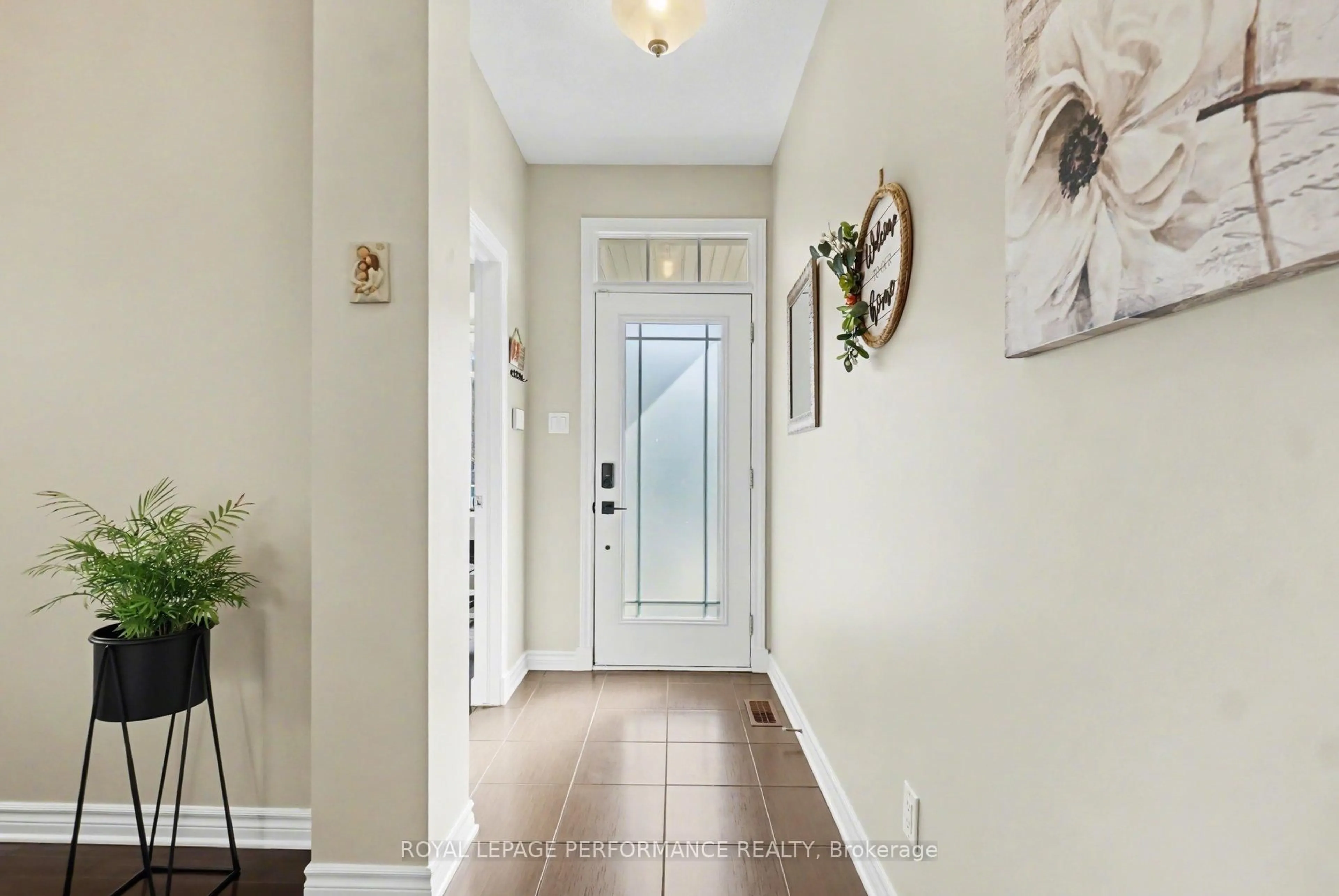 Indoor entryway for 1828 Mickelberry Cres, Orleans Ontario K4A 0P2