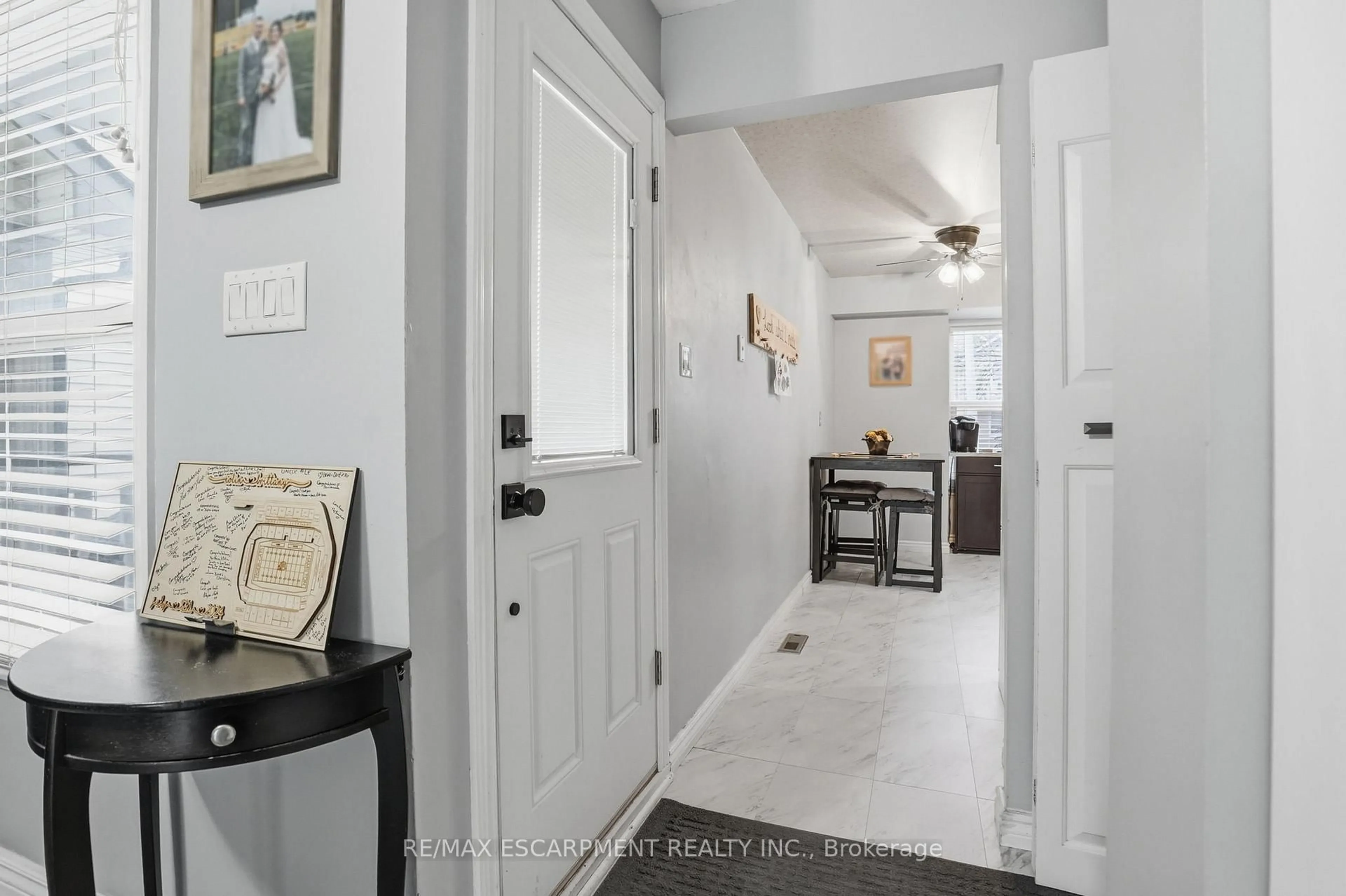 Indoor entryway for 16 Enfield Cres, Brantford Ontario N3P 1B2