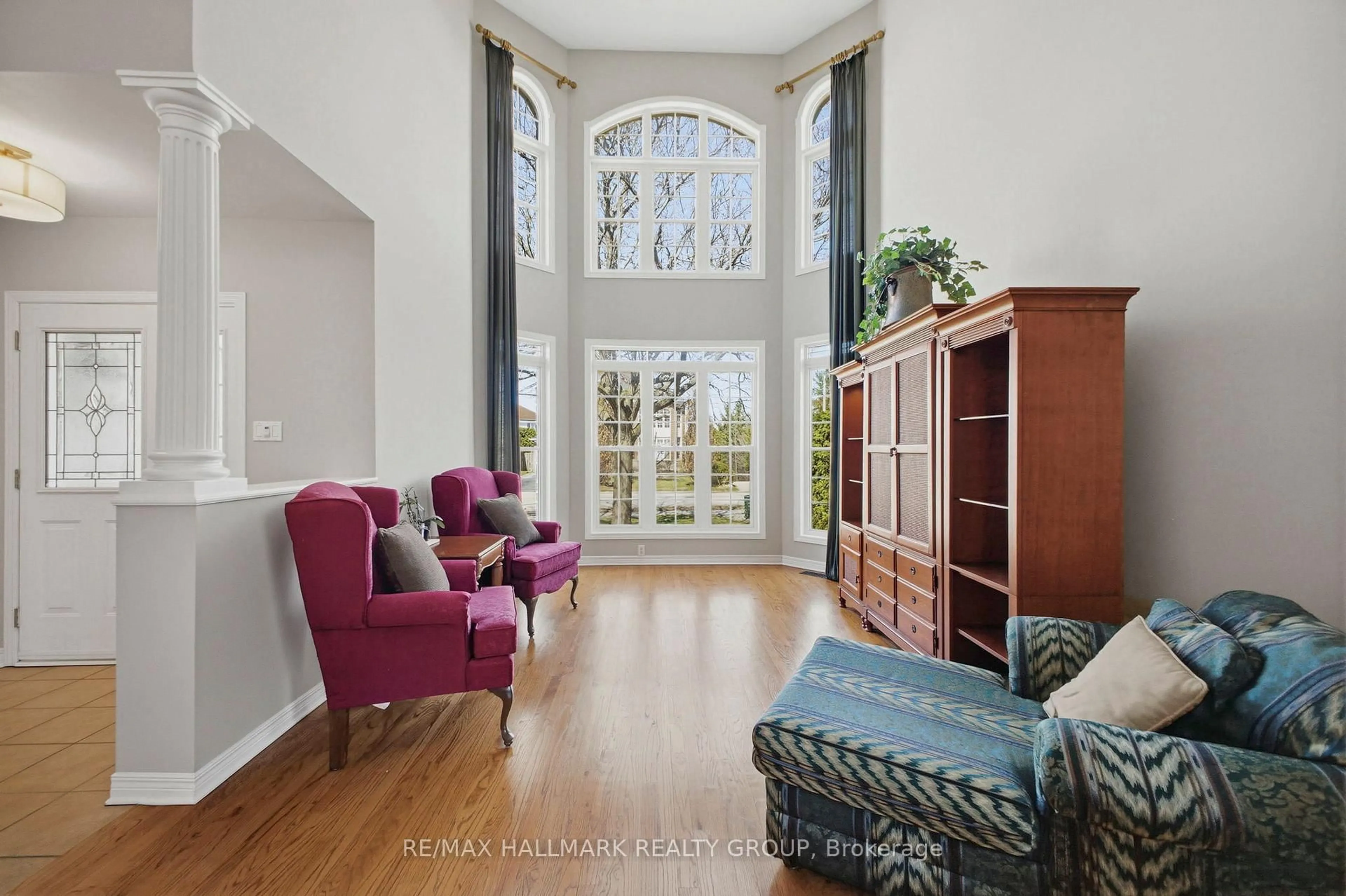 Indoor entryway for 47 Snowberry Way, Ottawa Ontario K2S 2A8