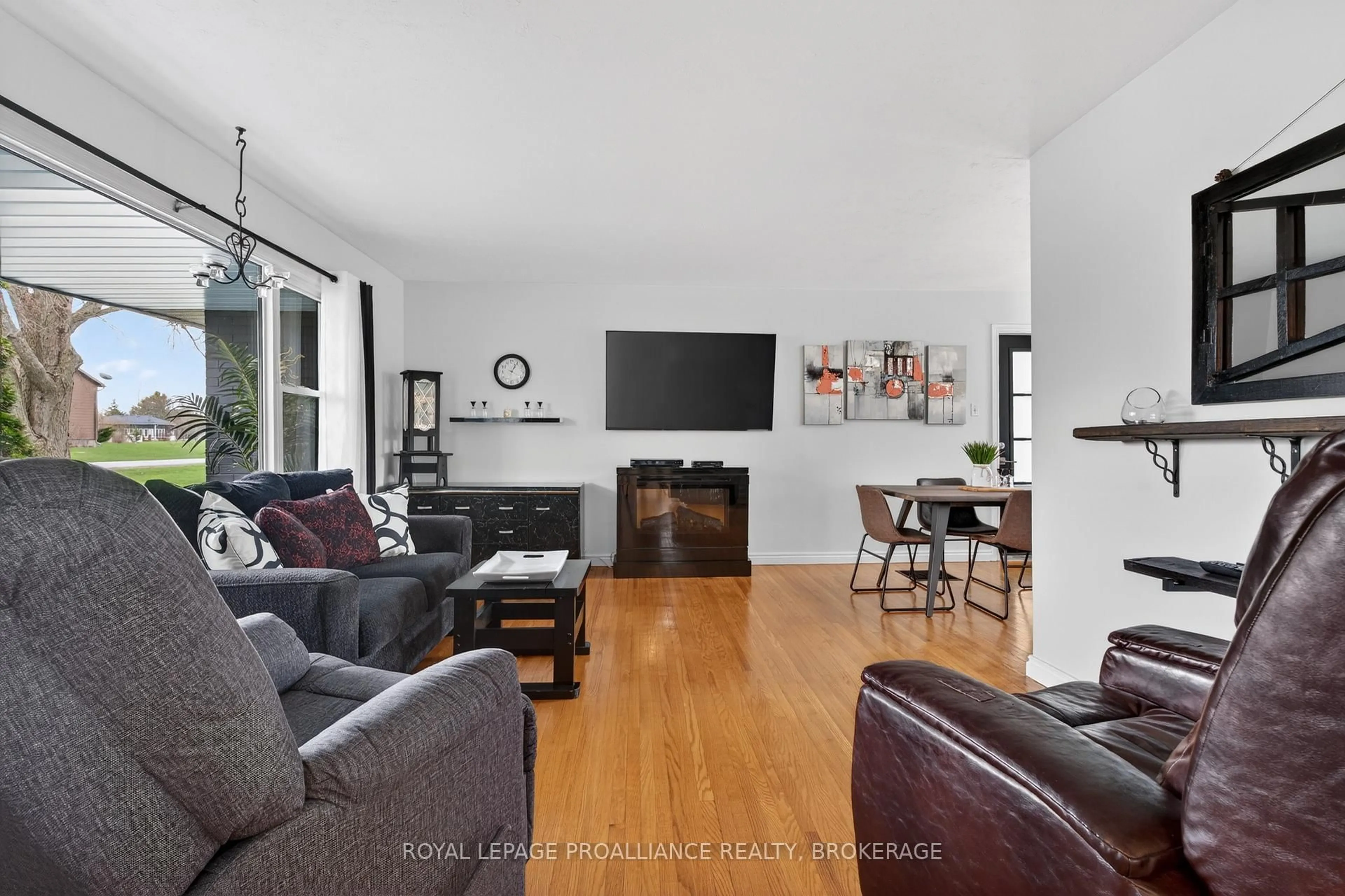 Living room with furniture, unknown for 104 Park Dr, Bath Ontario K0H 1G0