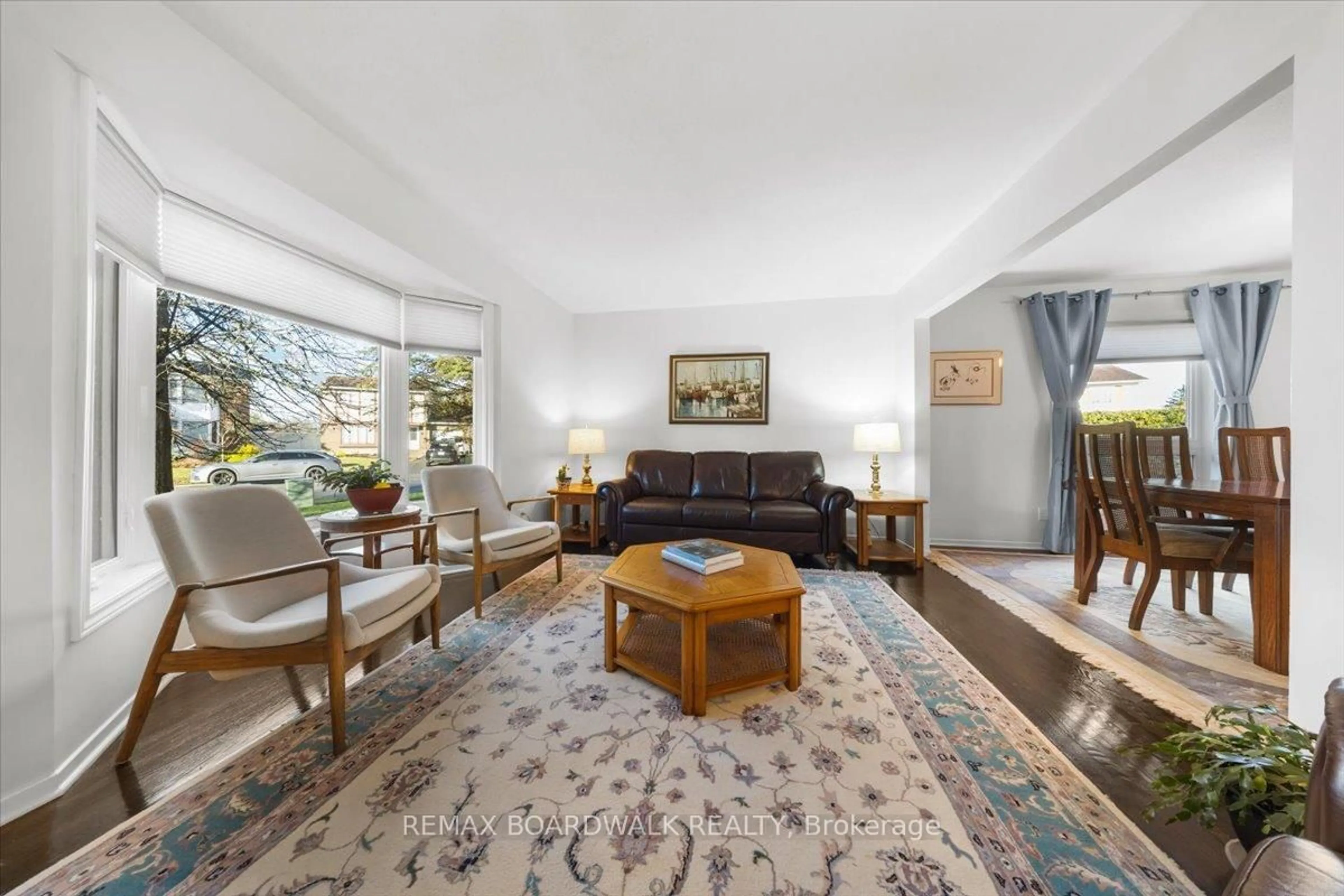 Living room with furniture, unknown for 6241 St Albans Crt, Ottawa Ontario K1C 3C5