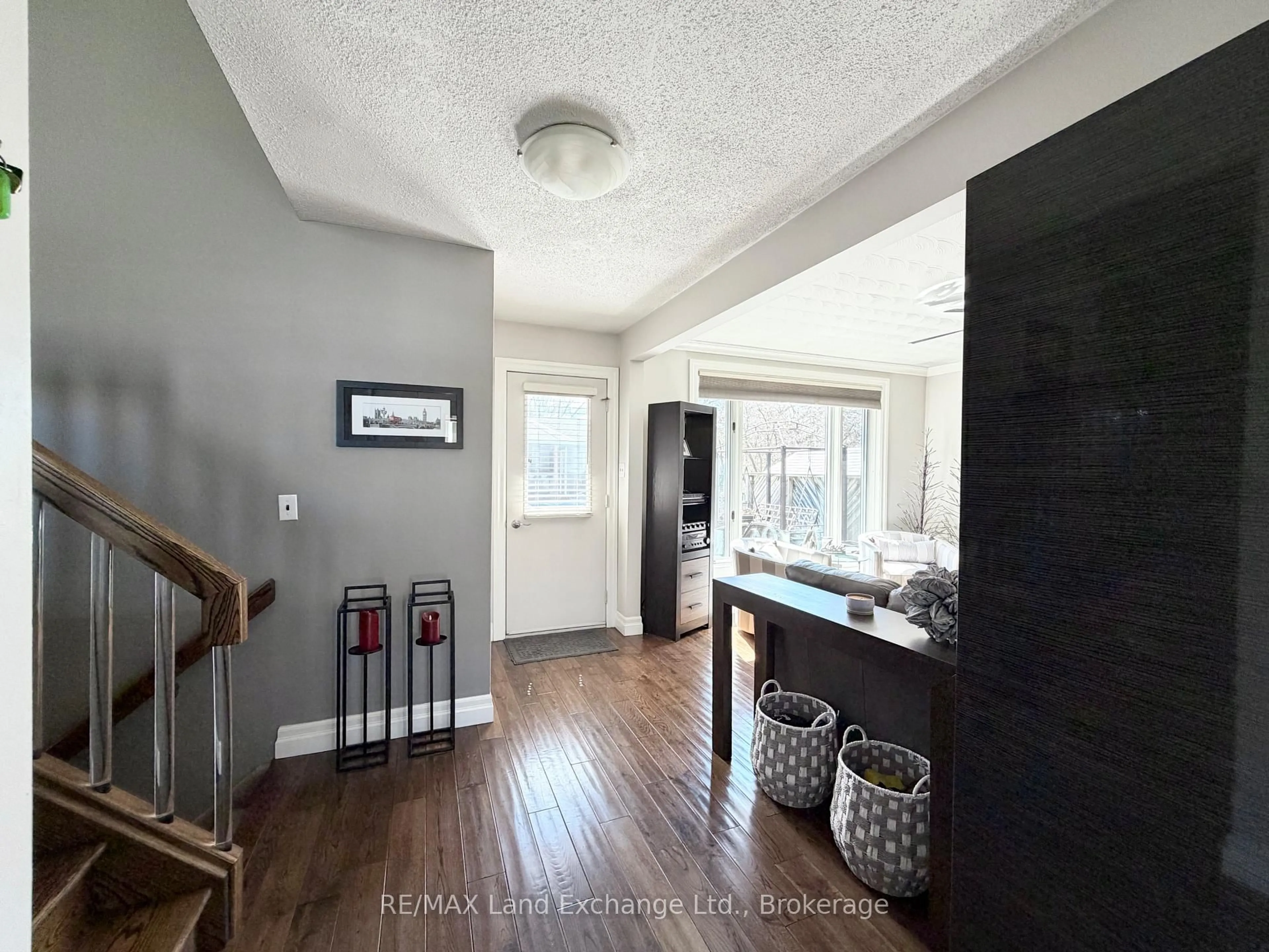 Indoor entryway for 712 Louis St, Saugeen Shores Ontario N0H 2C4