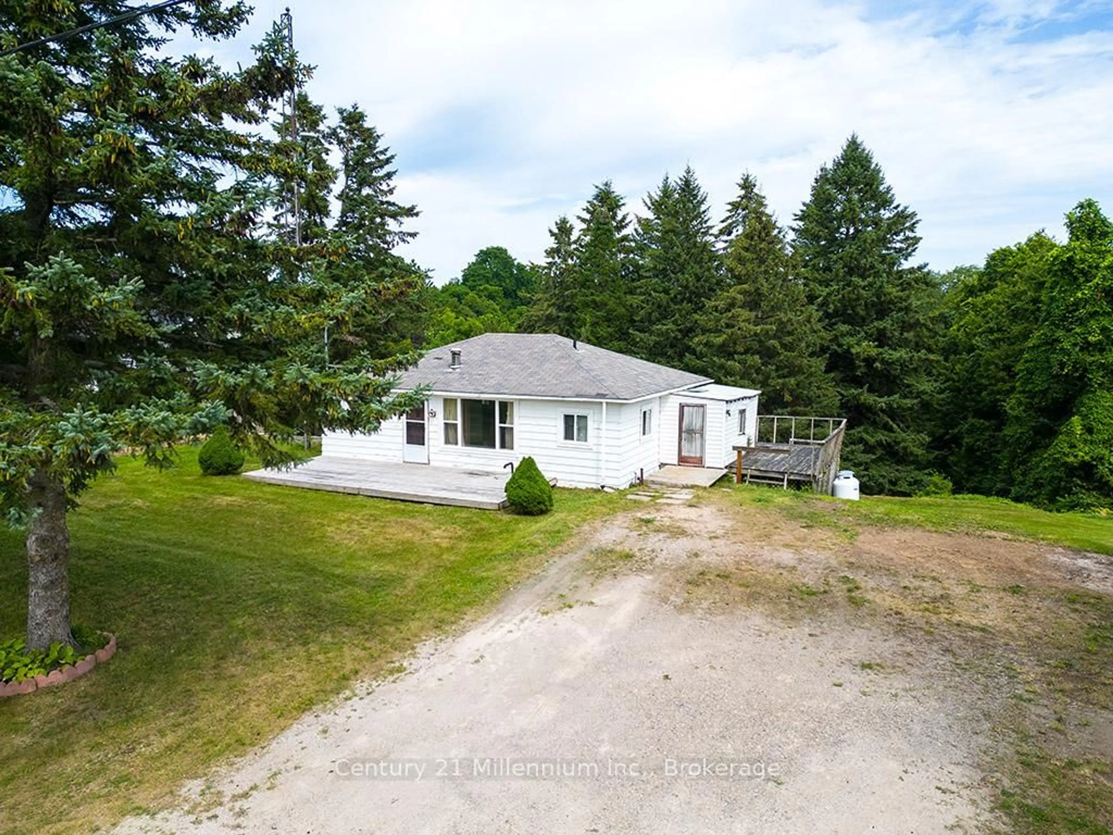 A pic from outside/outdoor area/front of a property/back of a property/a pic from drone, unknown for 417047 Tenth Line, Blue Mountains Ontario N0H 1J0