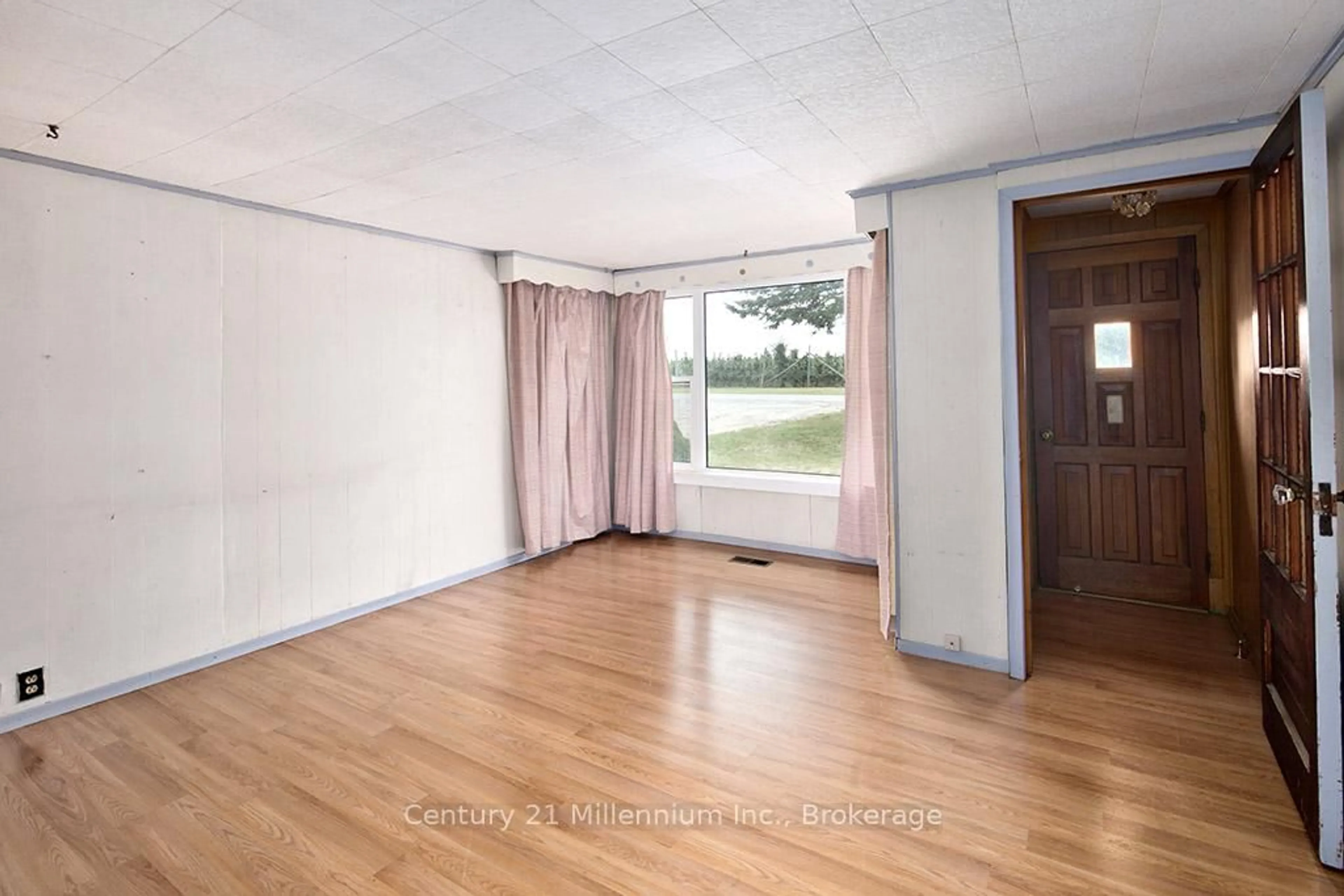 A pic of a room for 417047 Tenth Line, Blue Mountains Ontario N0H 1J0