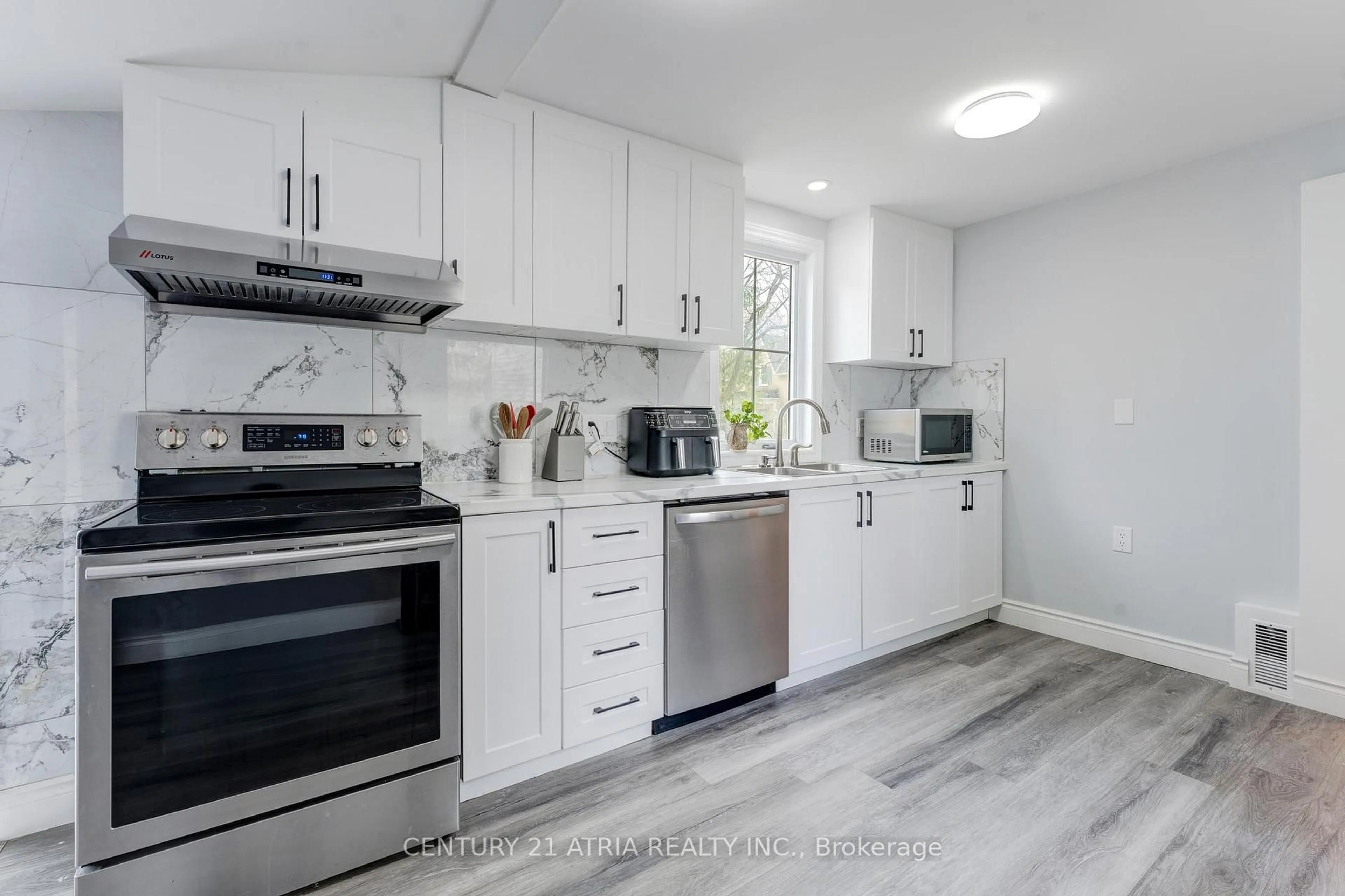 Open concept kitchen, ceramic/tile floor for 132 Waterloo St, Cambridge Ontario N3H 1M8