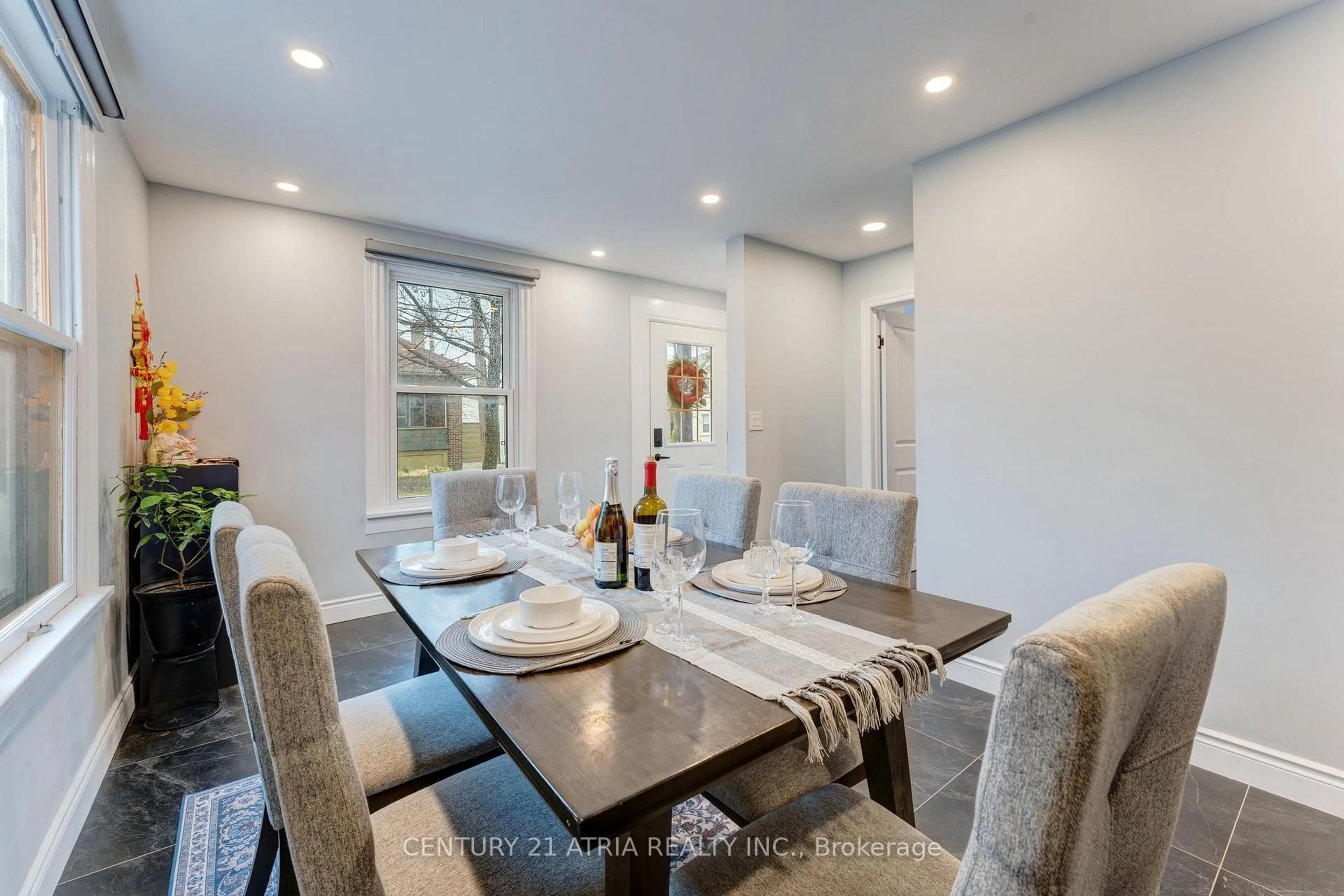 Dining room, unknown for 132 Waterloo St, Cambridge Ontario N3H 1M8