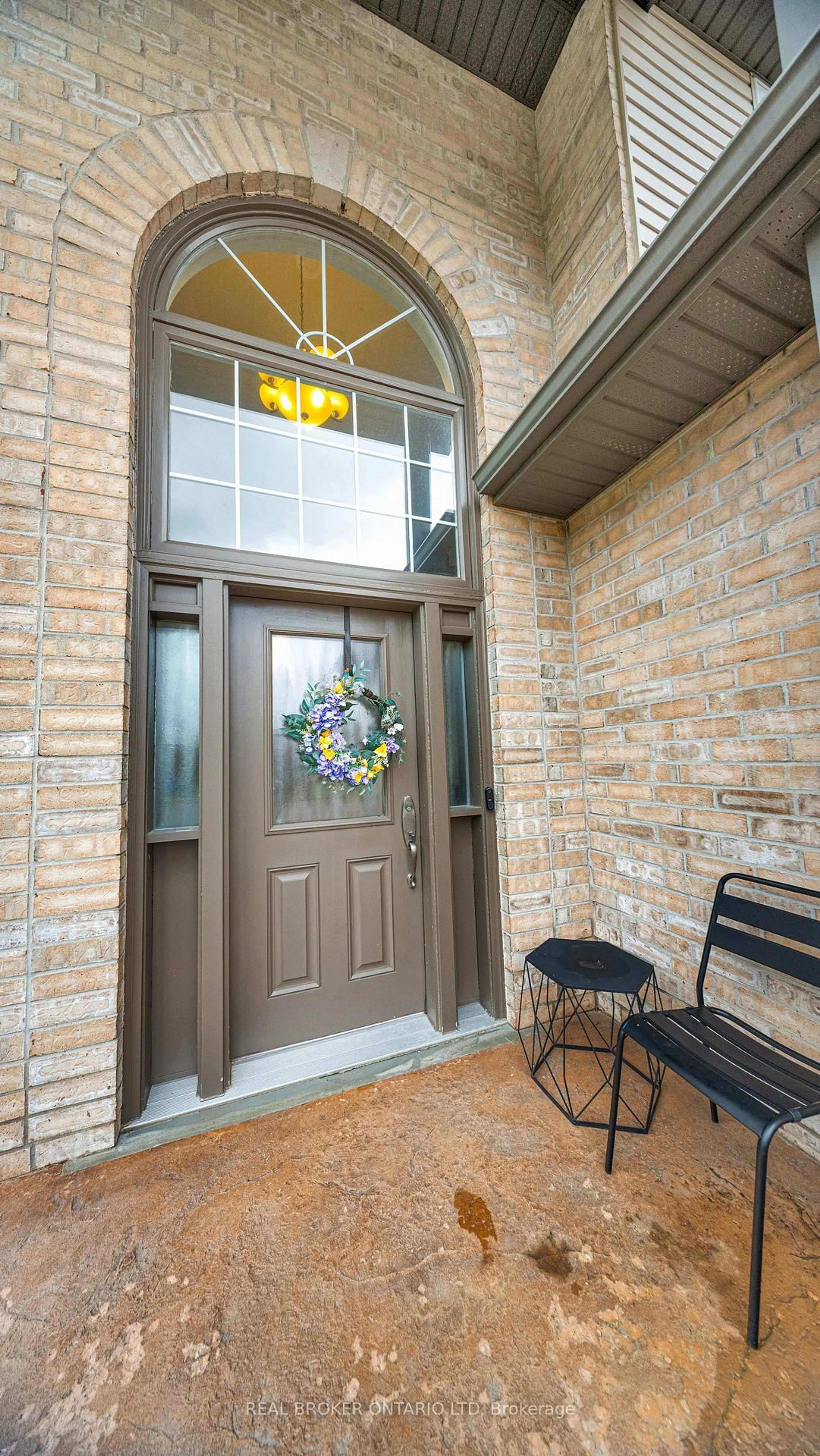 Indoor entryway for 949 Blythwood Rd, London North Ontario N6H 5W1