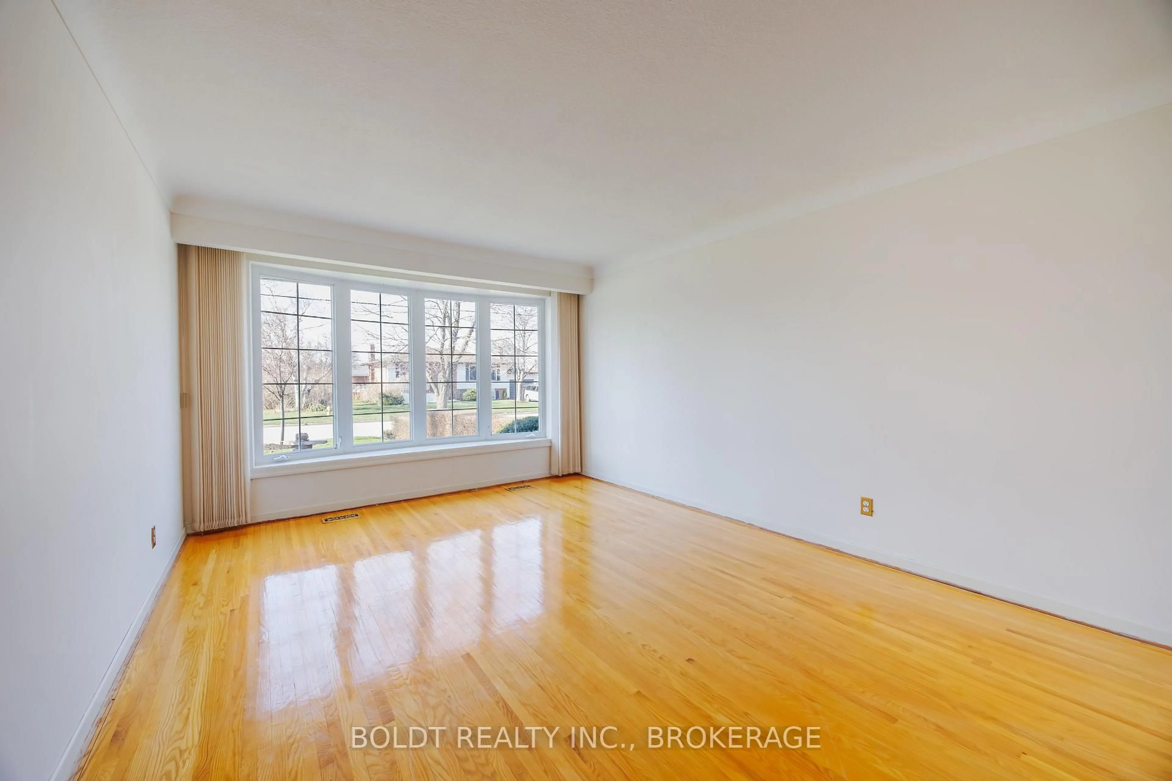 A pic of a room for 15 Nottingham Crt, St. Catharines Ontario L2M 1L6