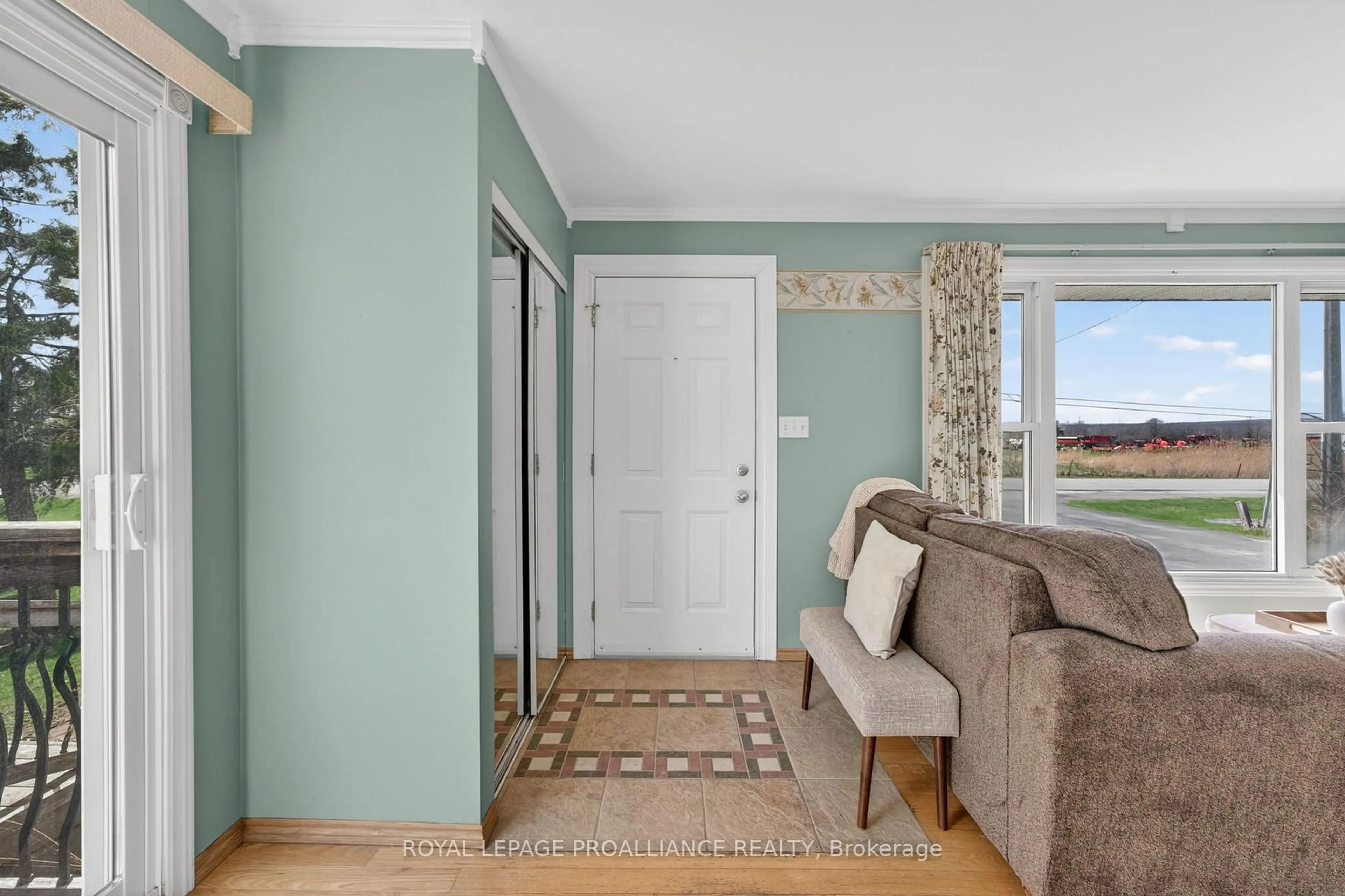 Indoor entryway for 742 Wallbridge-Loyalist Rd, Belleville Ontario K8N 4Z5