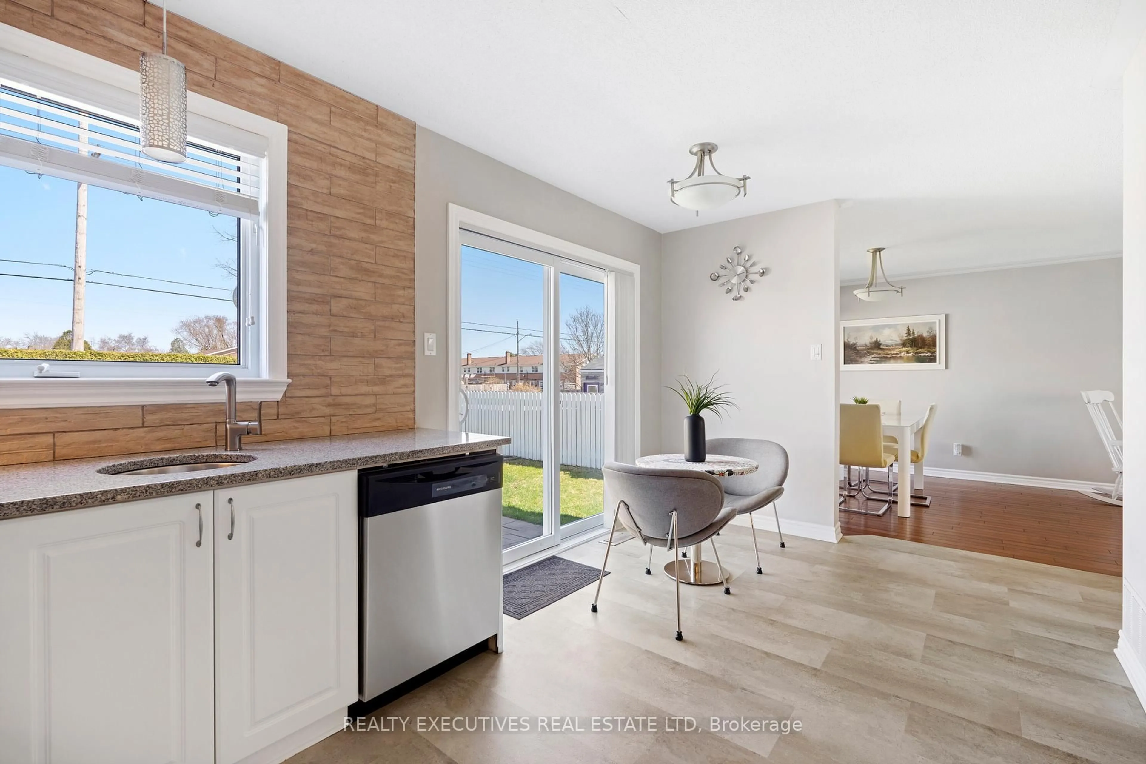 Open concept kitchen, unknown for 5520 Bridlewood Crt, South Dundas Ontario K0E 1K0