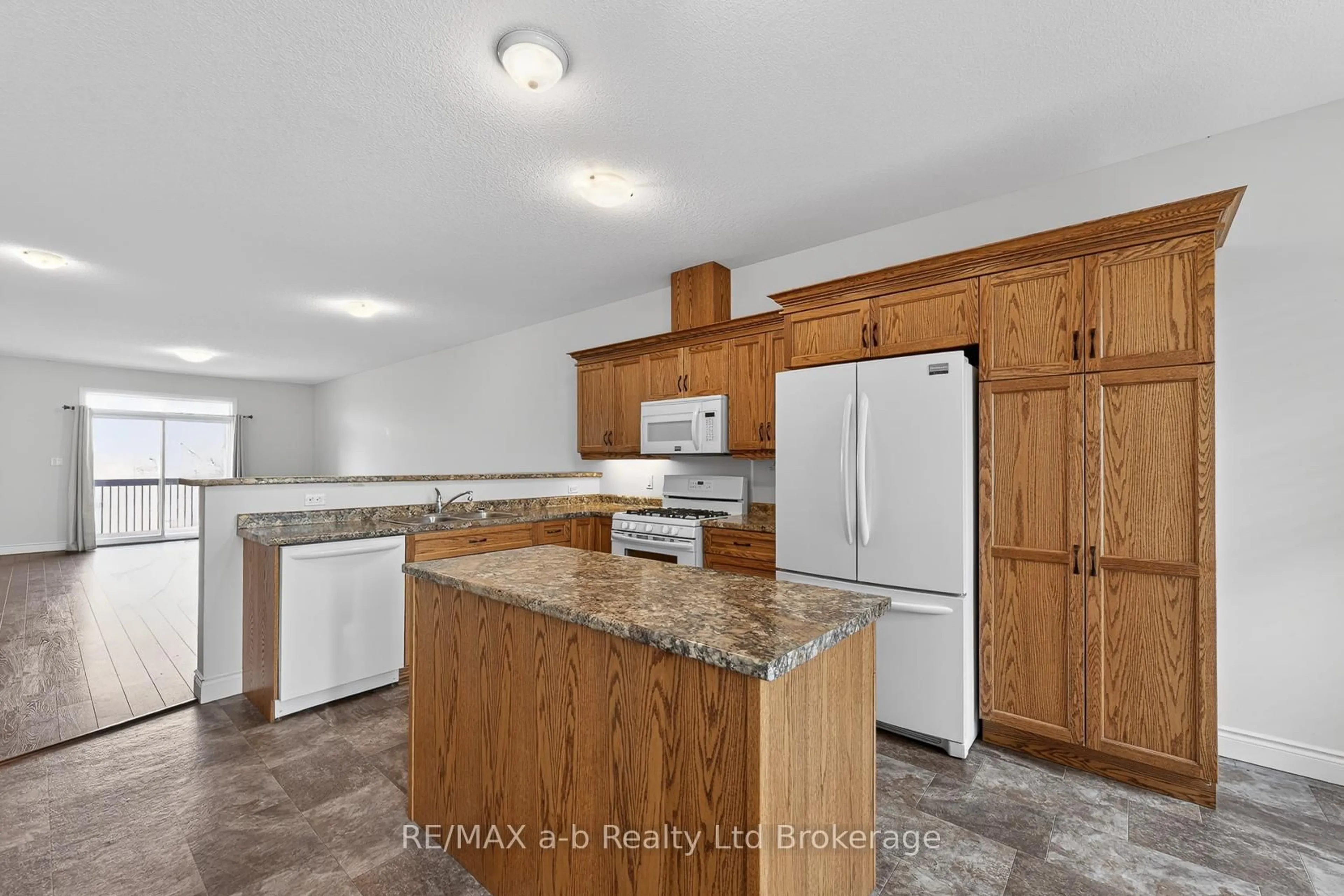 Open concept kitchen, ceramic/tile floor for 111 King Street East, Unit 14 St, Ingersoll Ontario N5C 1G8