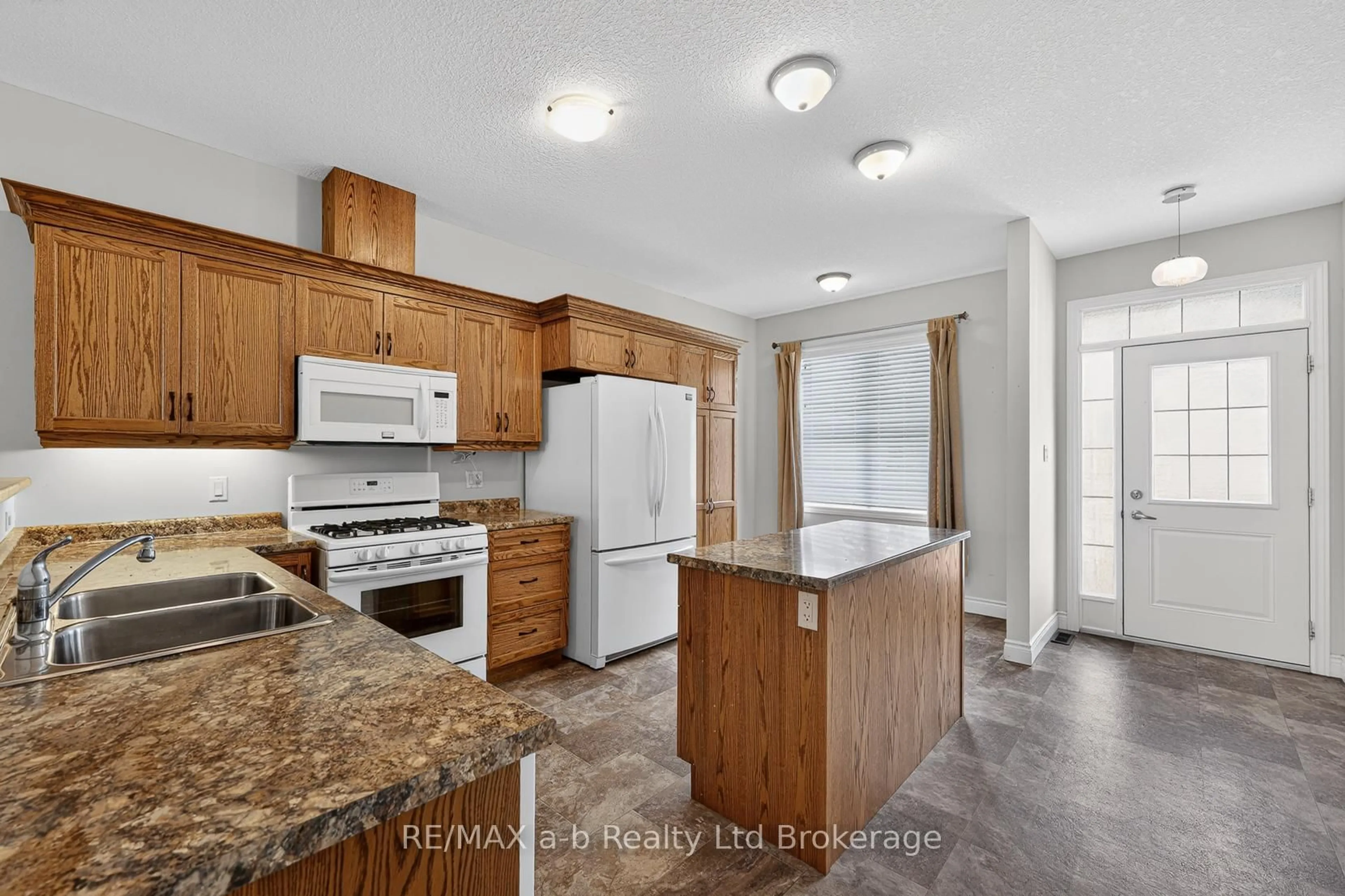 Unknown for 111 King Street East, Unit 14 St, Ingersoll Ontario N5C 1G8