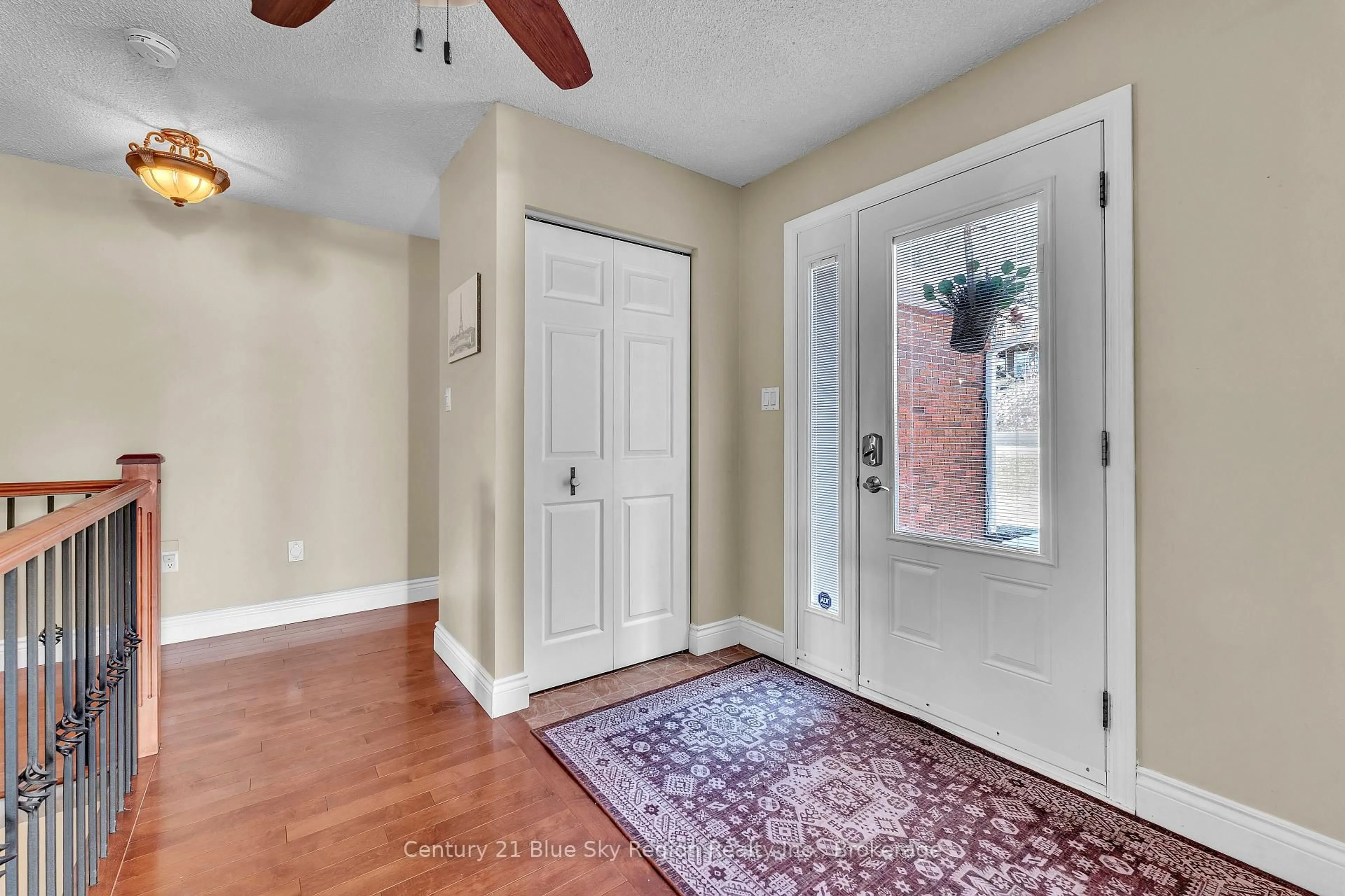 Indoor entryway for 877 Ski Club Rd, North Bay Ontario P1B 7R5