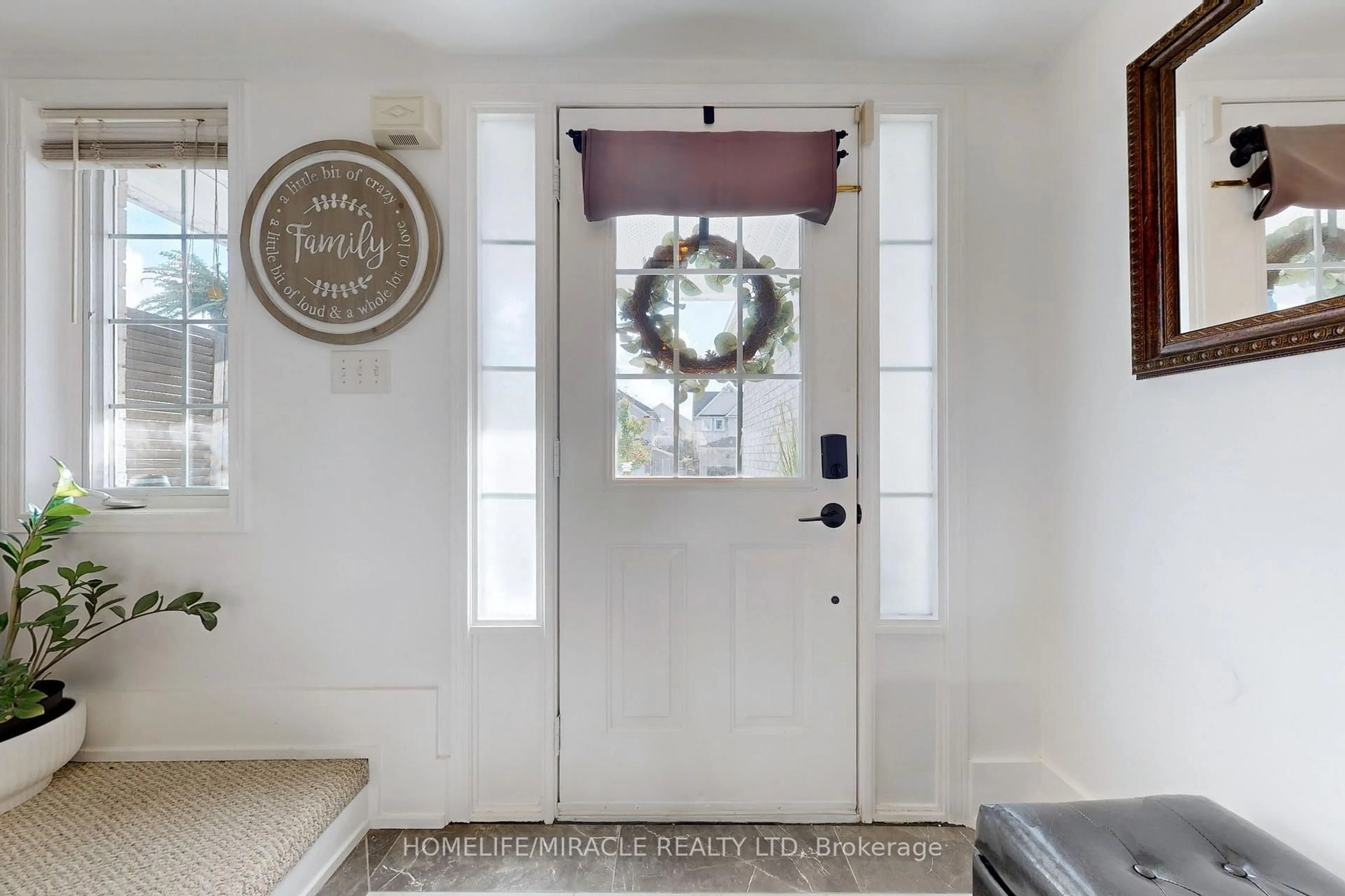 Indoor entryway for 658 Mortimer Dr, Cambridge Ontario N3H 5R7