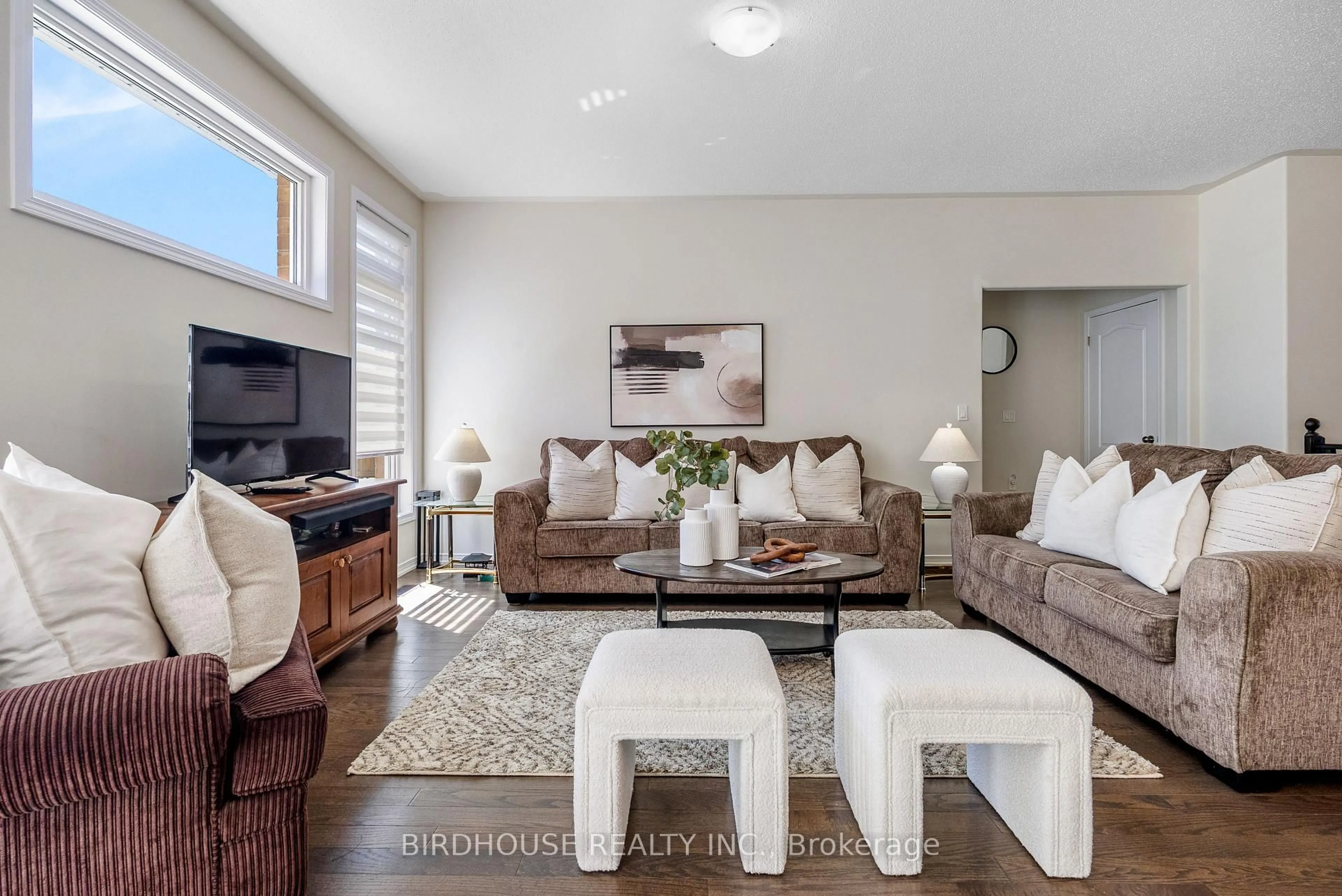 Living room with furniture, unknown for 107 Alcorn Dr, Kawartha Lakes Ontario K9V 0M8