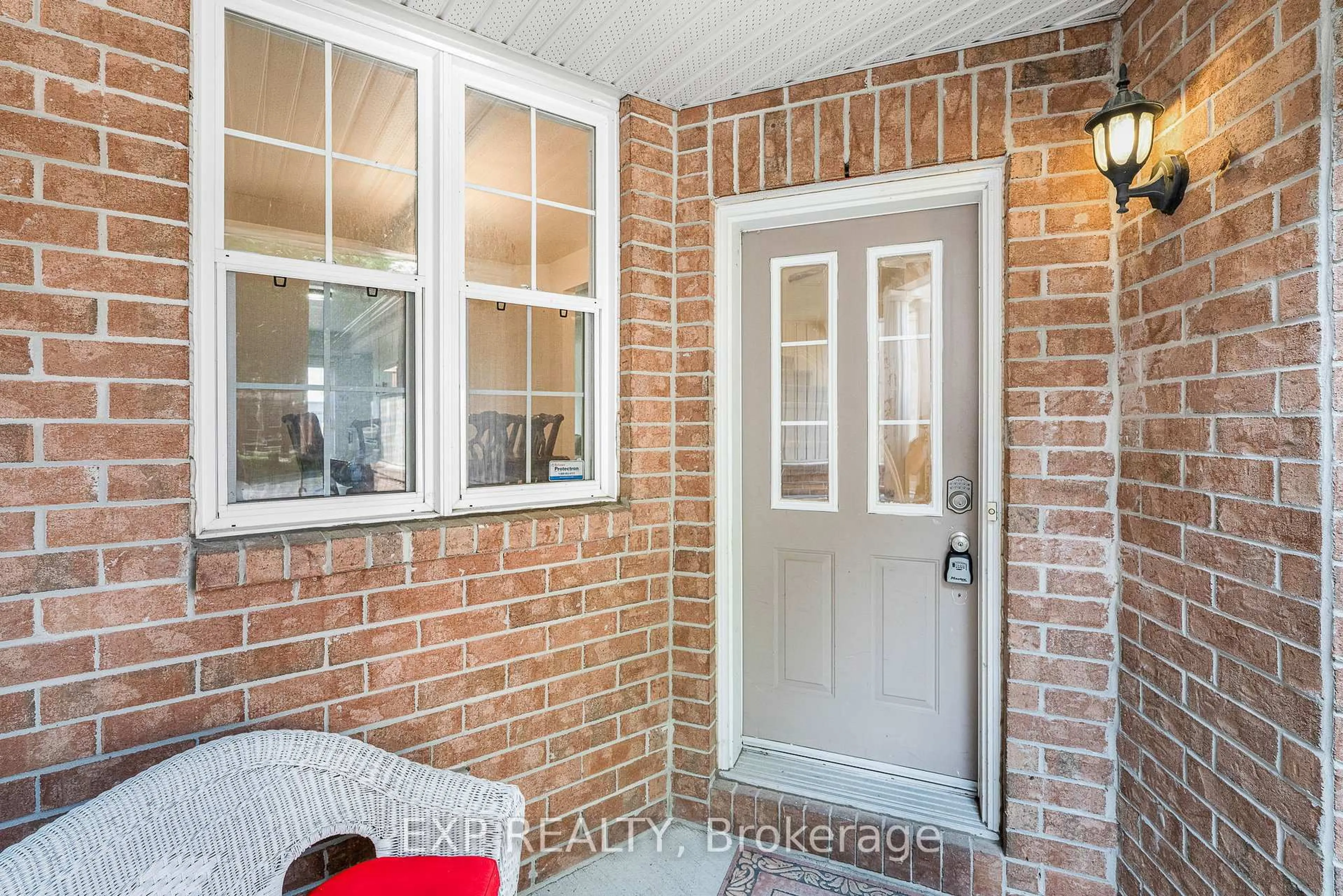 Indoor entryway for 44 TOBERMORY Cres, Ottawa Ontario K2K 3M4