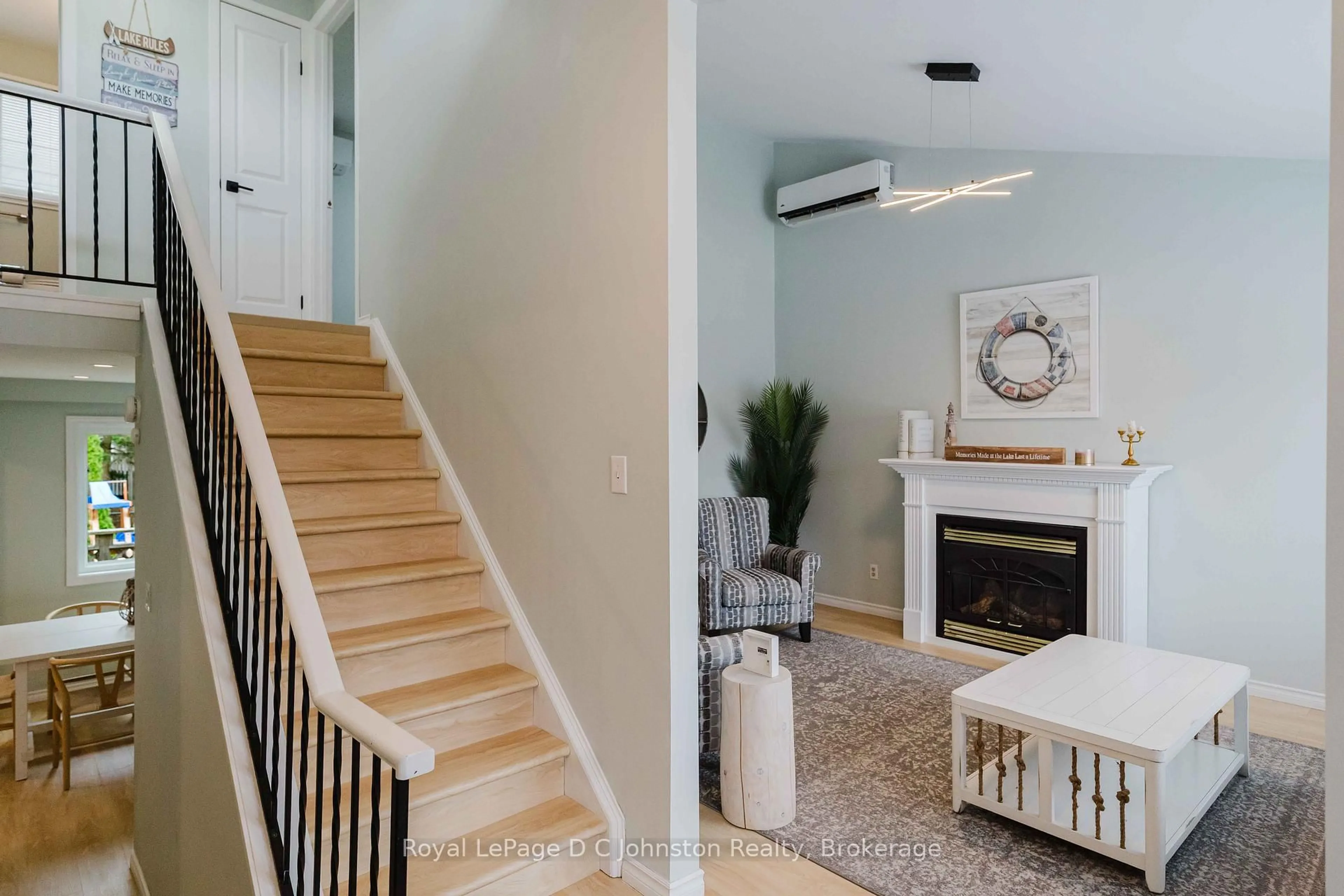 Indoor entryway for 310 Albert St, Saugeen Shores Ontario N0H 2L0