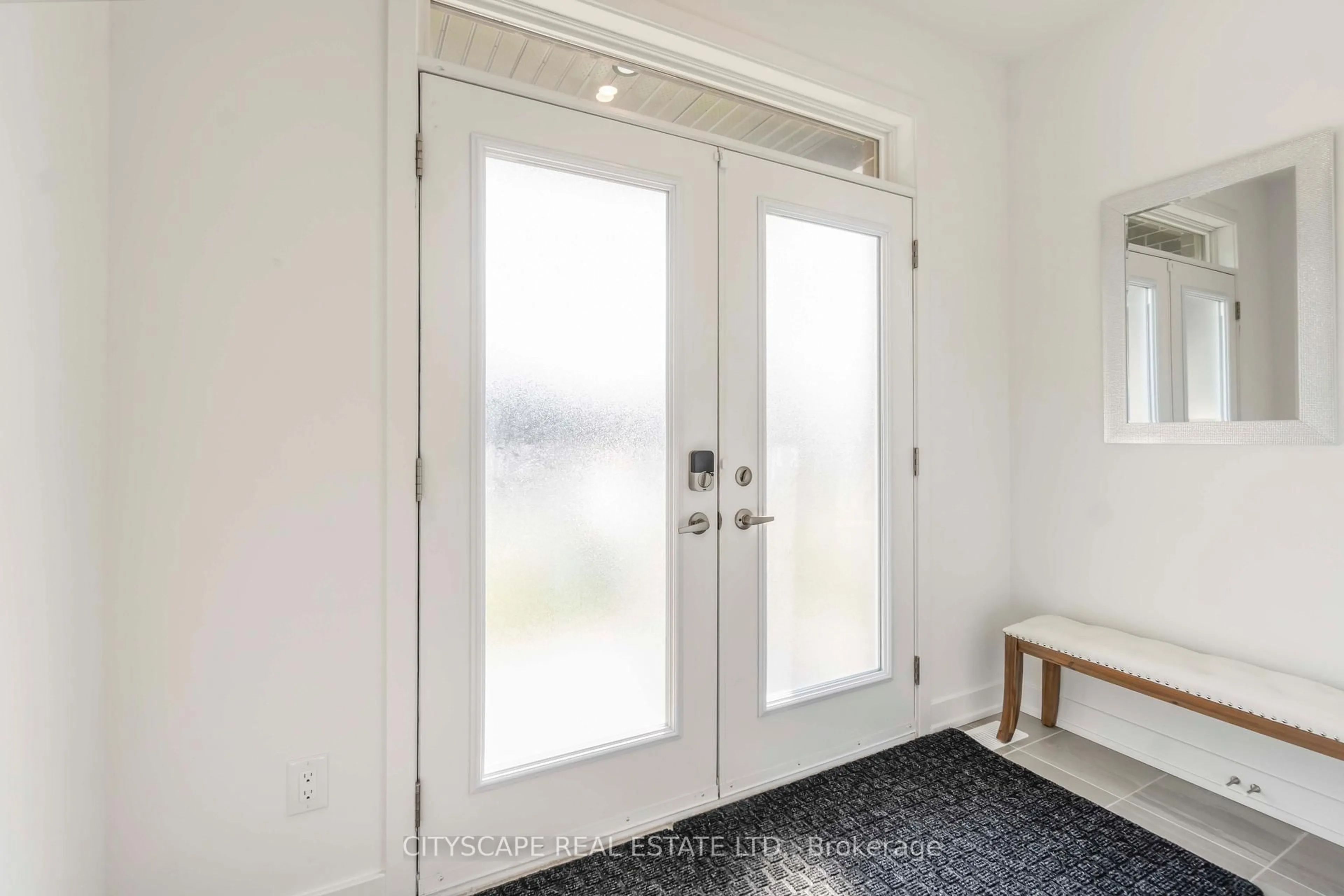 Indoor entryway for 617 Kenabeek Terr, Ottawa Ontario K4M 0B3