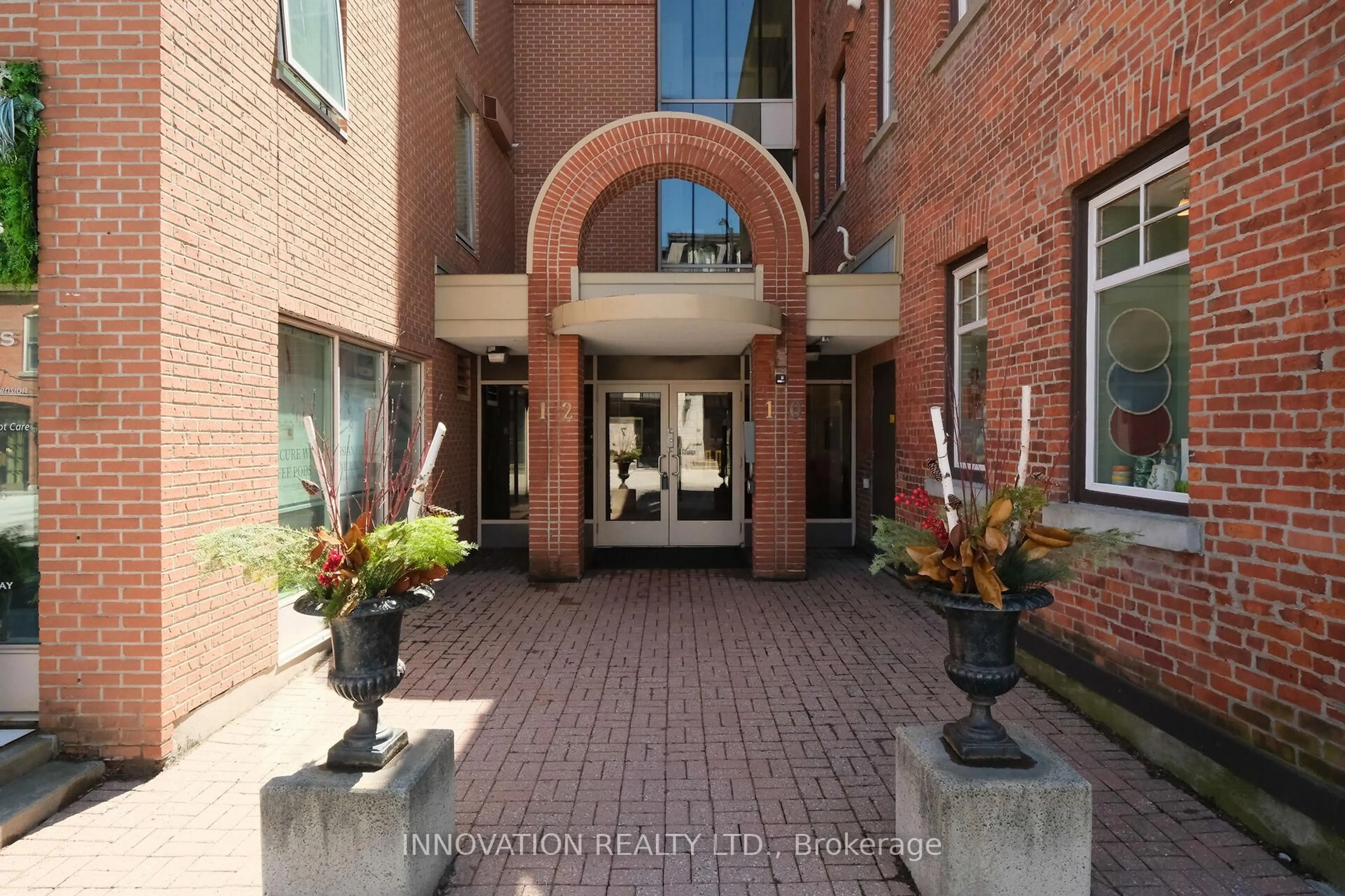 Indoor foyer for 10 Clarence St #4, Ottawa Ontario K1N 5P3