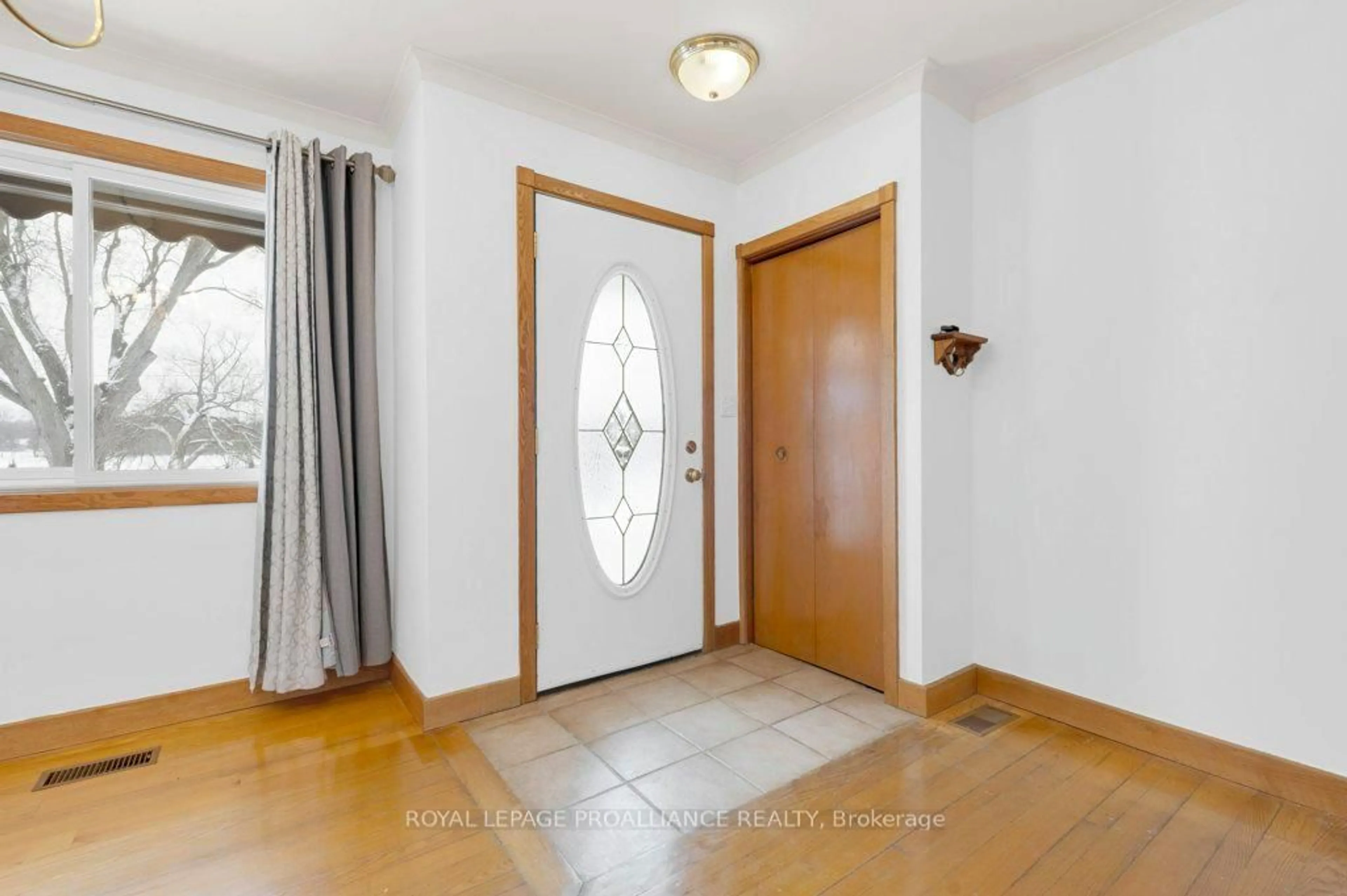 Indoor entryway for 556 Rosebush Rd, Hastings Ontario K0K 2C0