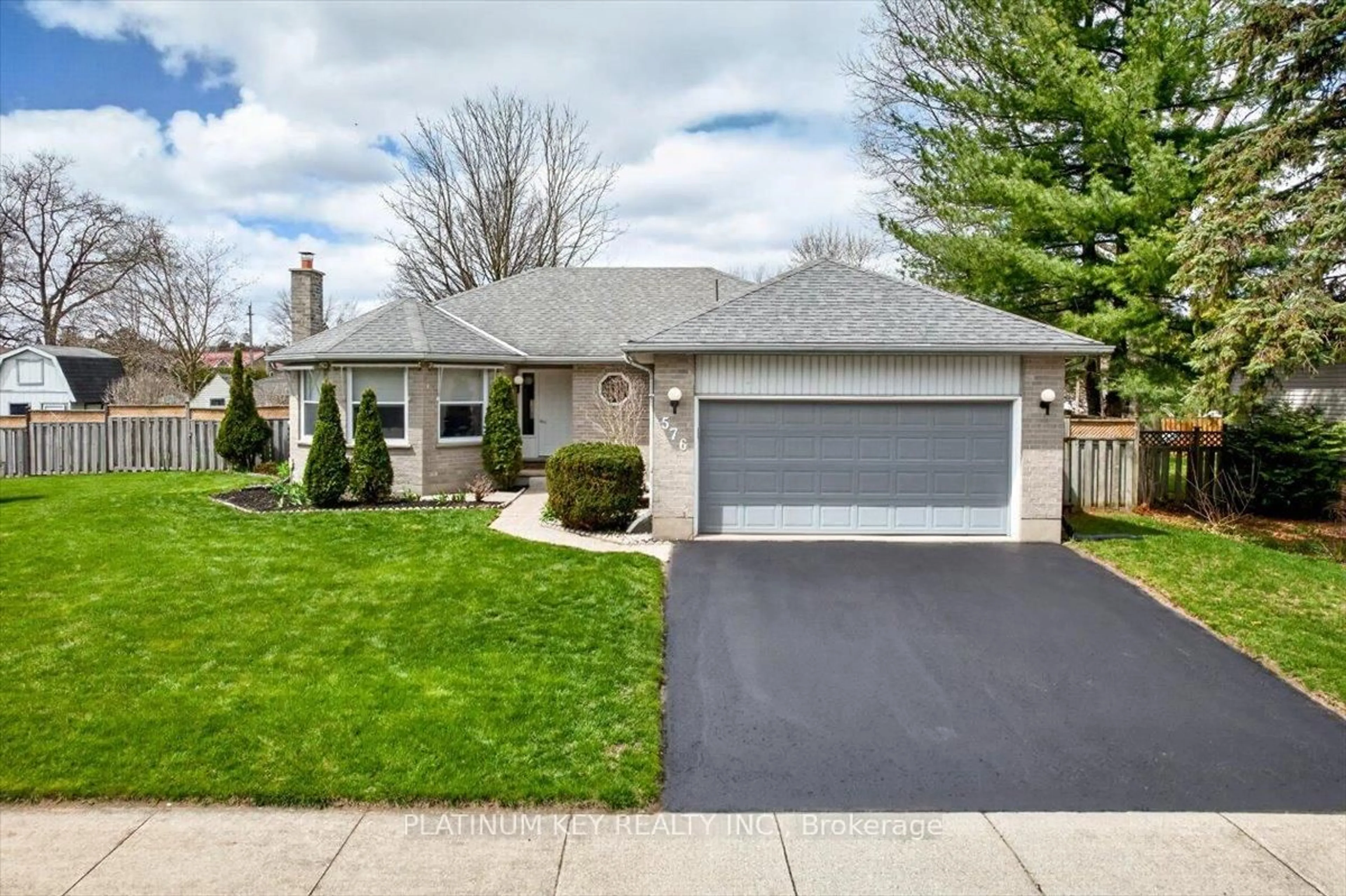 Unknown for 576 Helen St, Strathroy-Caradoc Ontario N0L 1W0