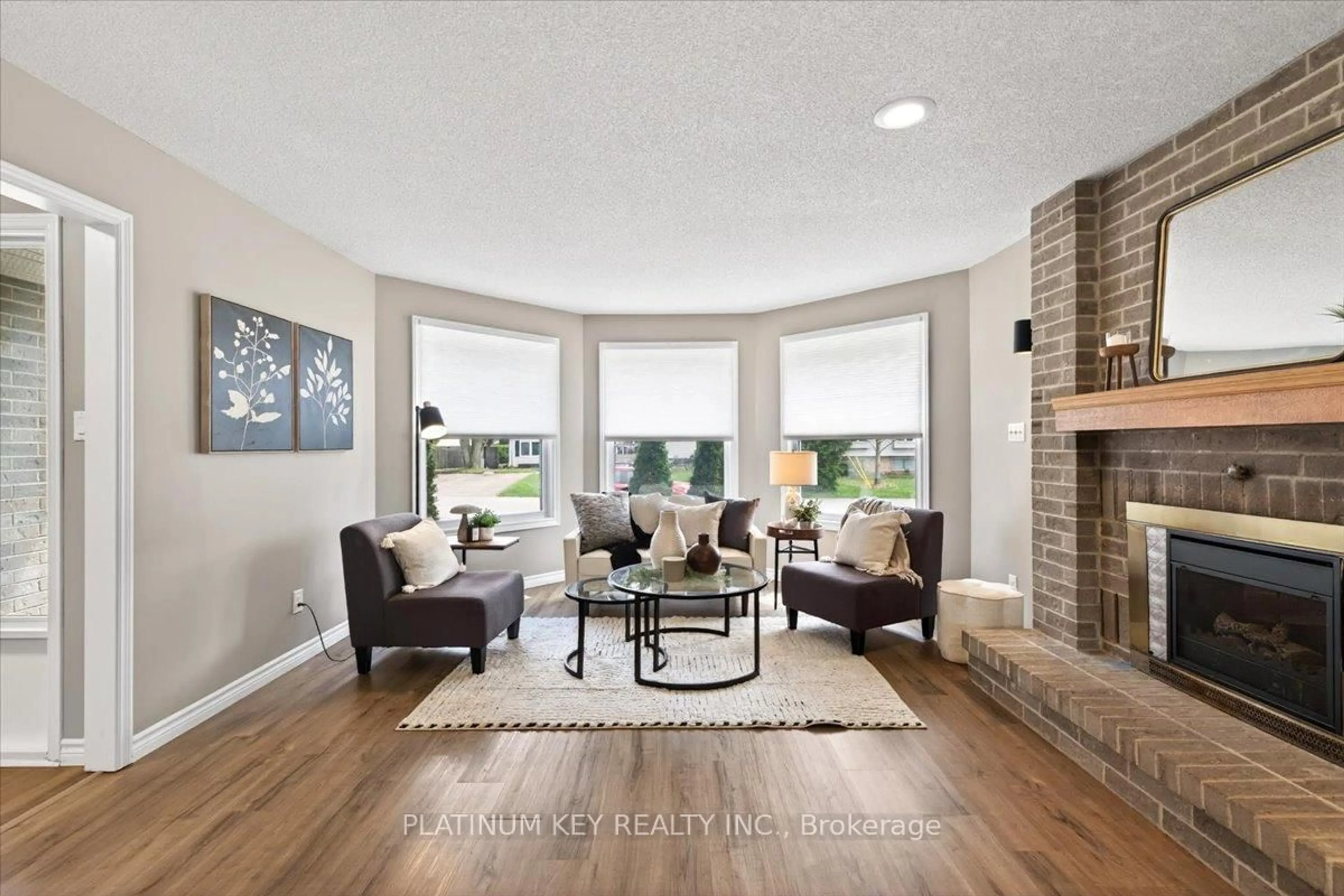 Living room with furniture, unknown for 576 Helen St, Strathroy-Caradoc Ontario N0L 1W0