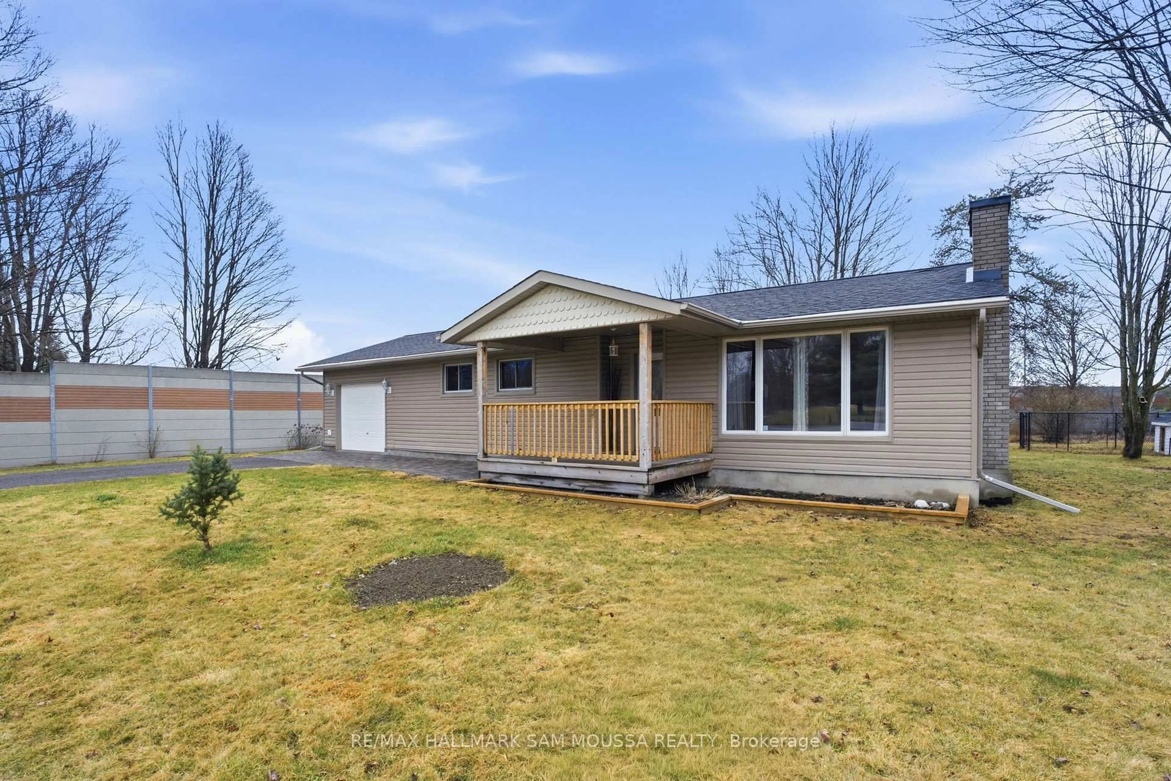 Home with vinyl exterior material, street for 267 Keatley Rd, Ottawa Ontario K7S 3G7