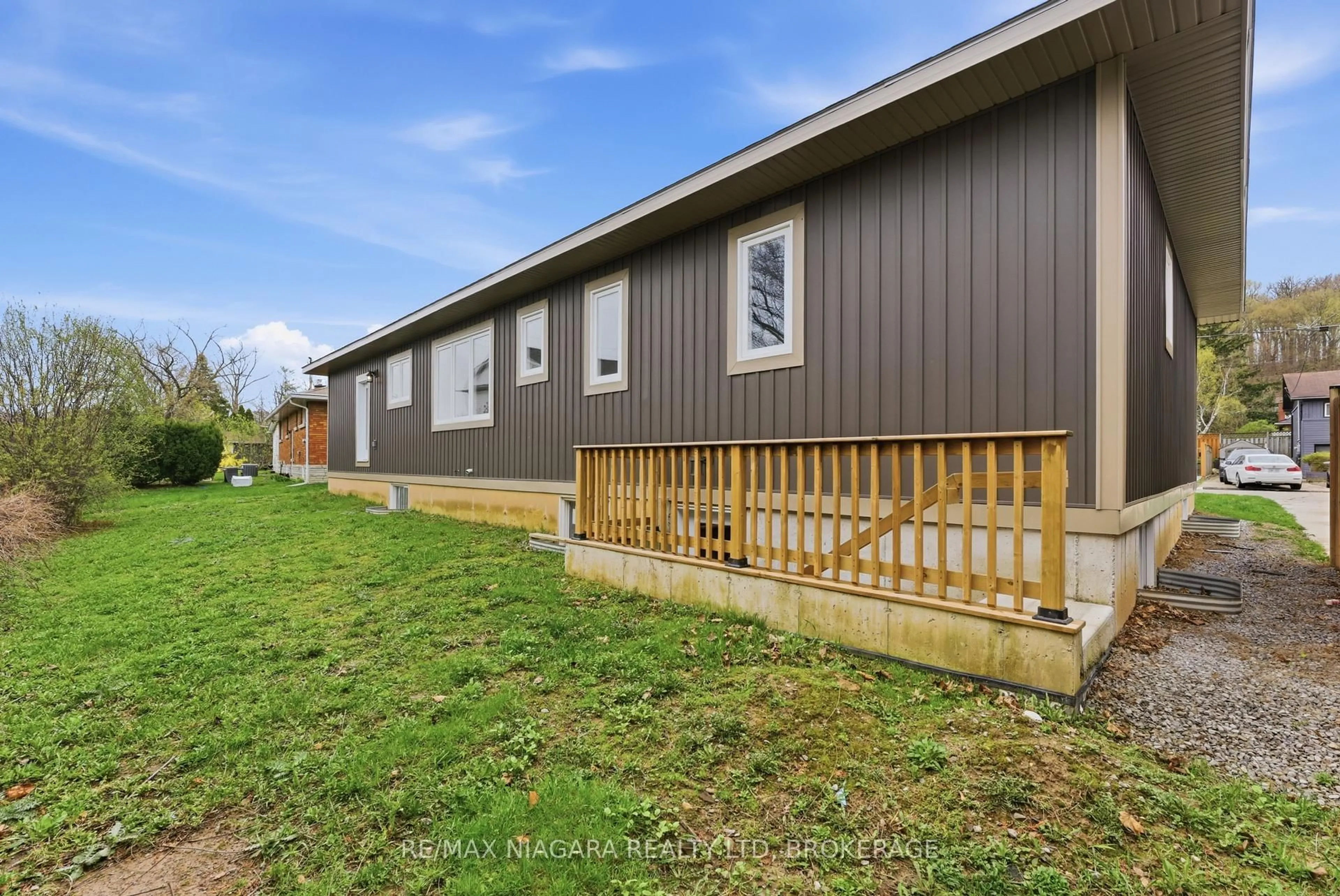 Unknown for 17 GLENBARR Rd, St. Catharines Ontario L2T 1Y2