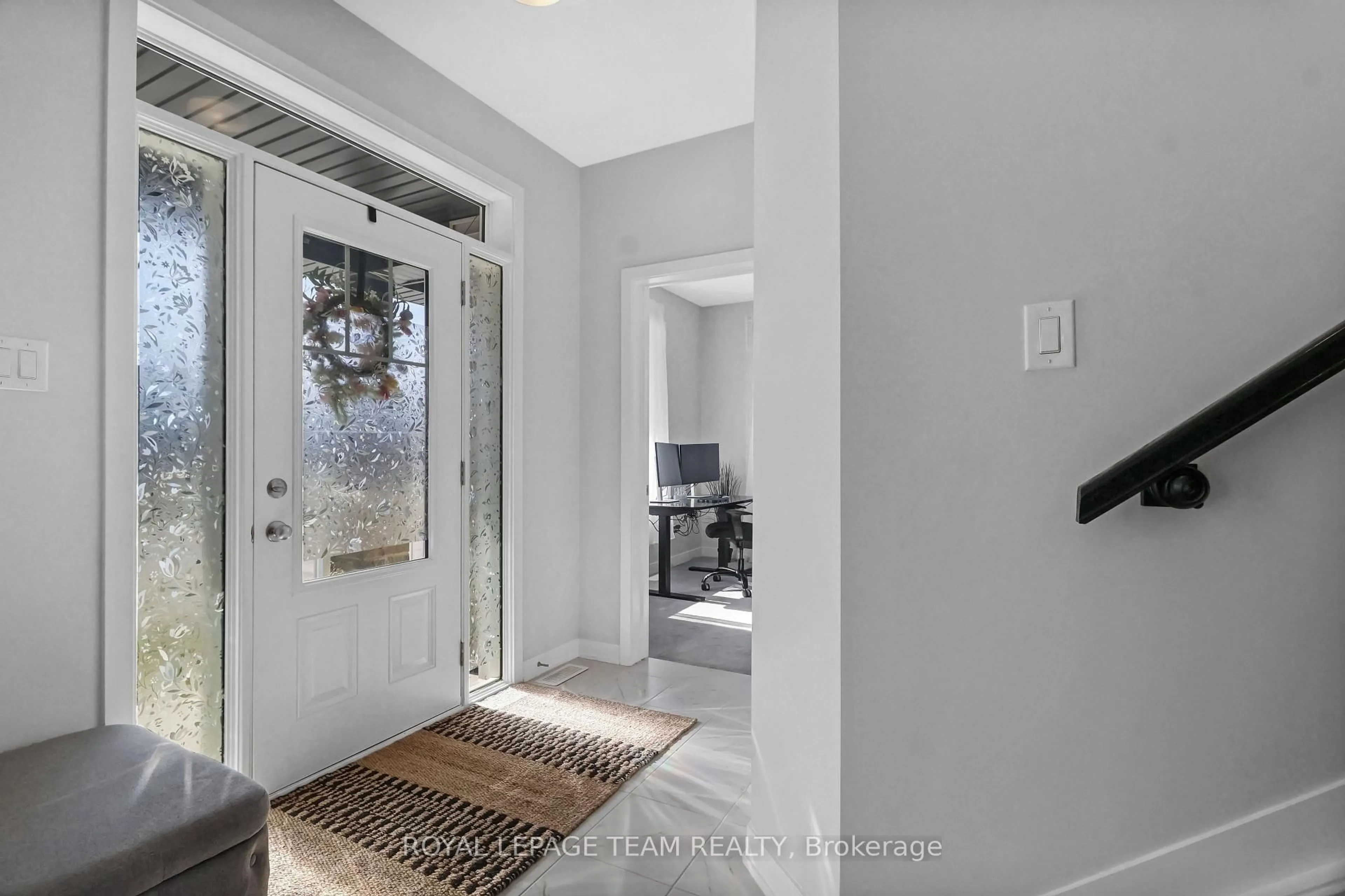 Indoor entryway for 647 Cygnus St, Ottawa Ontario K2J 7A9