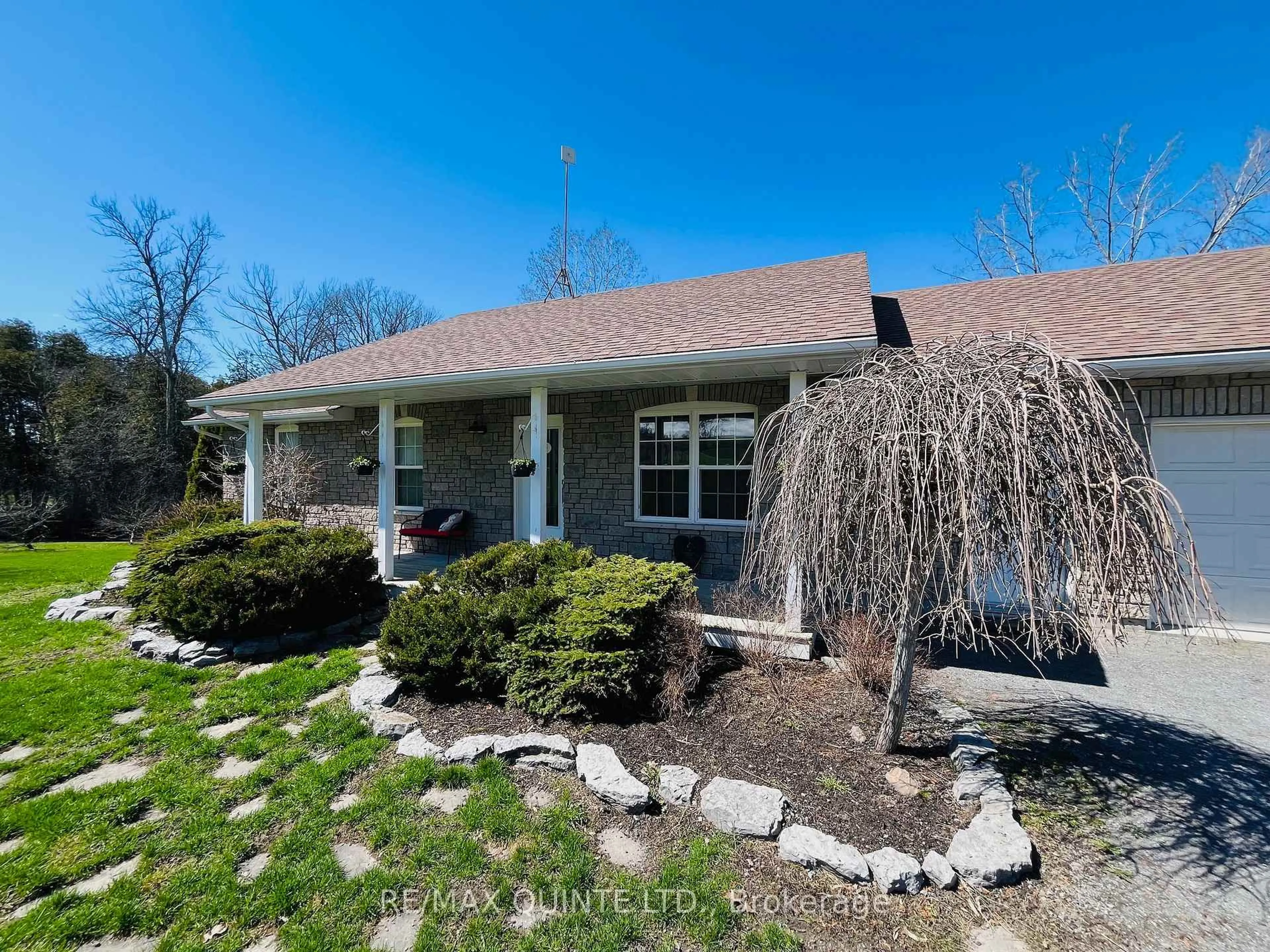 A pic from outside/outdoor area/front of a property/back of a property/a pic from drone, street for 847 Thrasher Rd, Belleville Ontario K0K 2V0