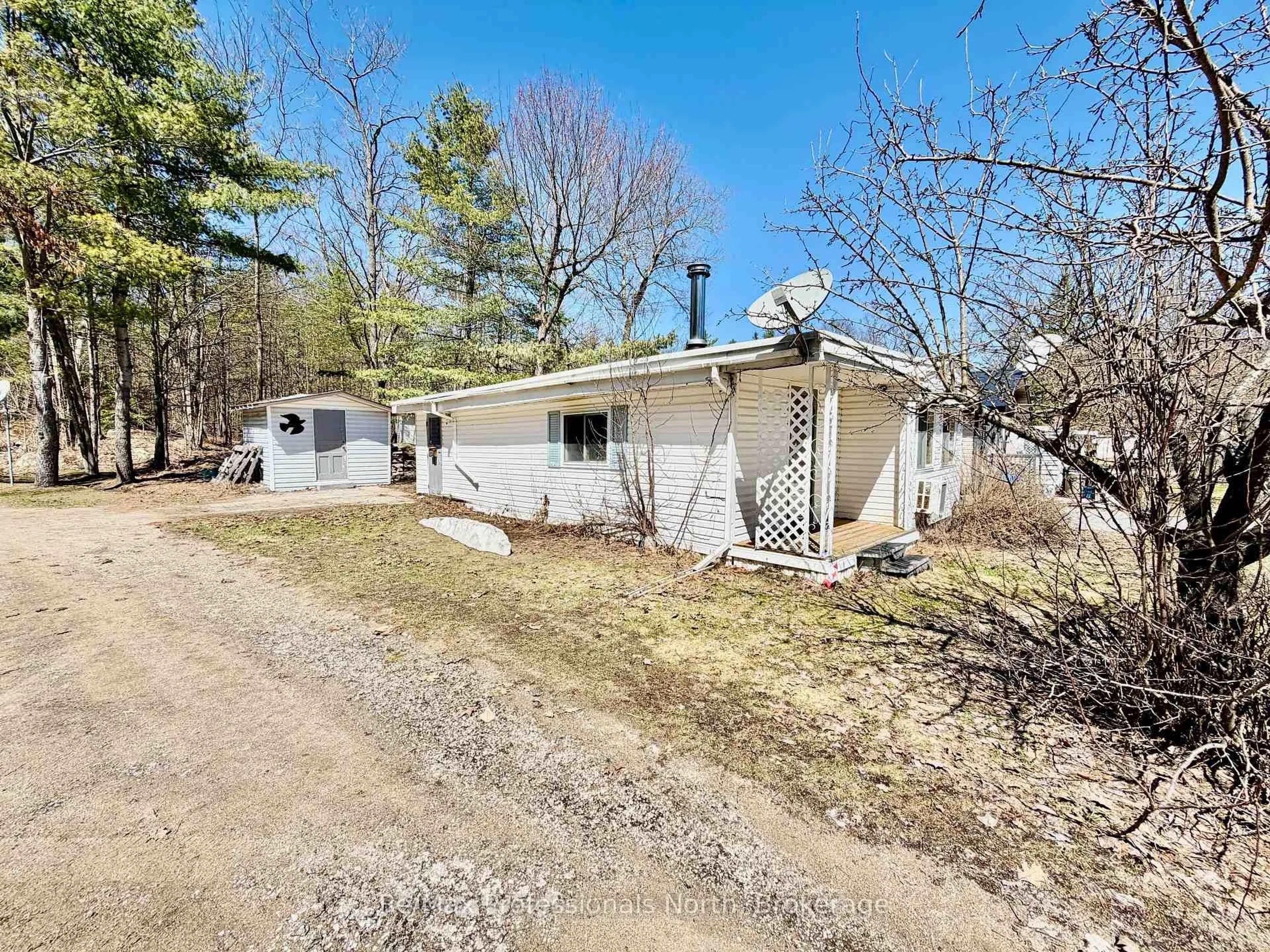 A pic from outside/outdoor area/front of a property/back of a property/a pic from drone, street for 1007 RACOON Rd #53, Gravenhurst Ontario P1P 1R1