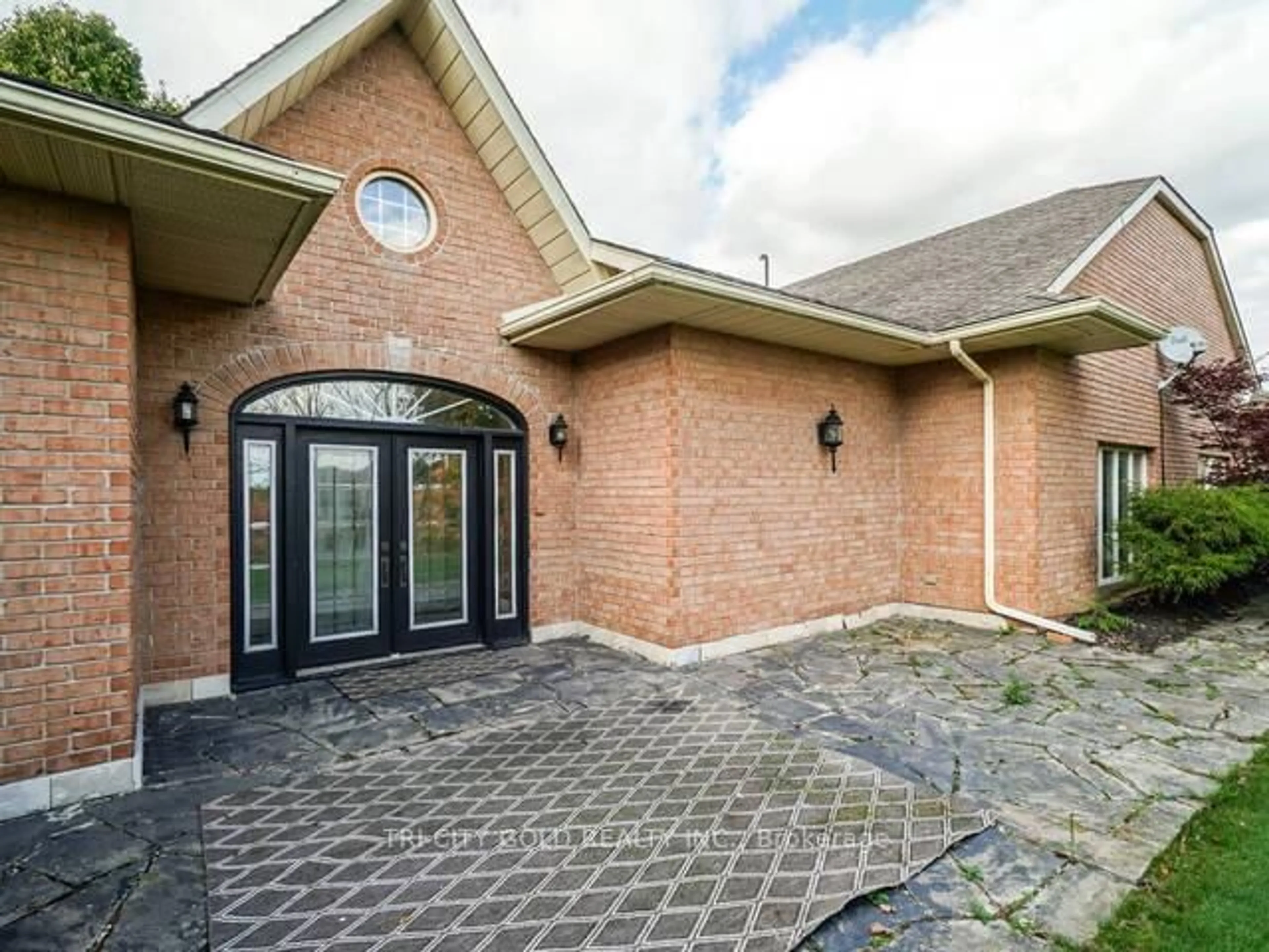 Home with brick exterior material, street for 16 OCHS Dr, Puslinch Ontario N0B 2C0