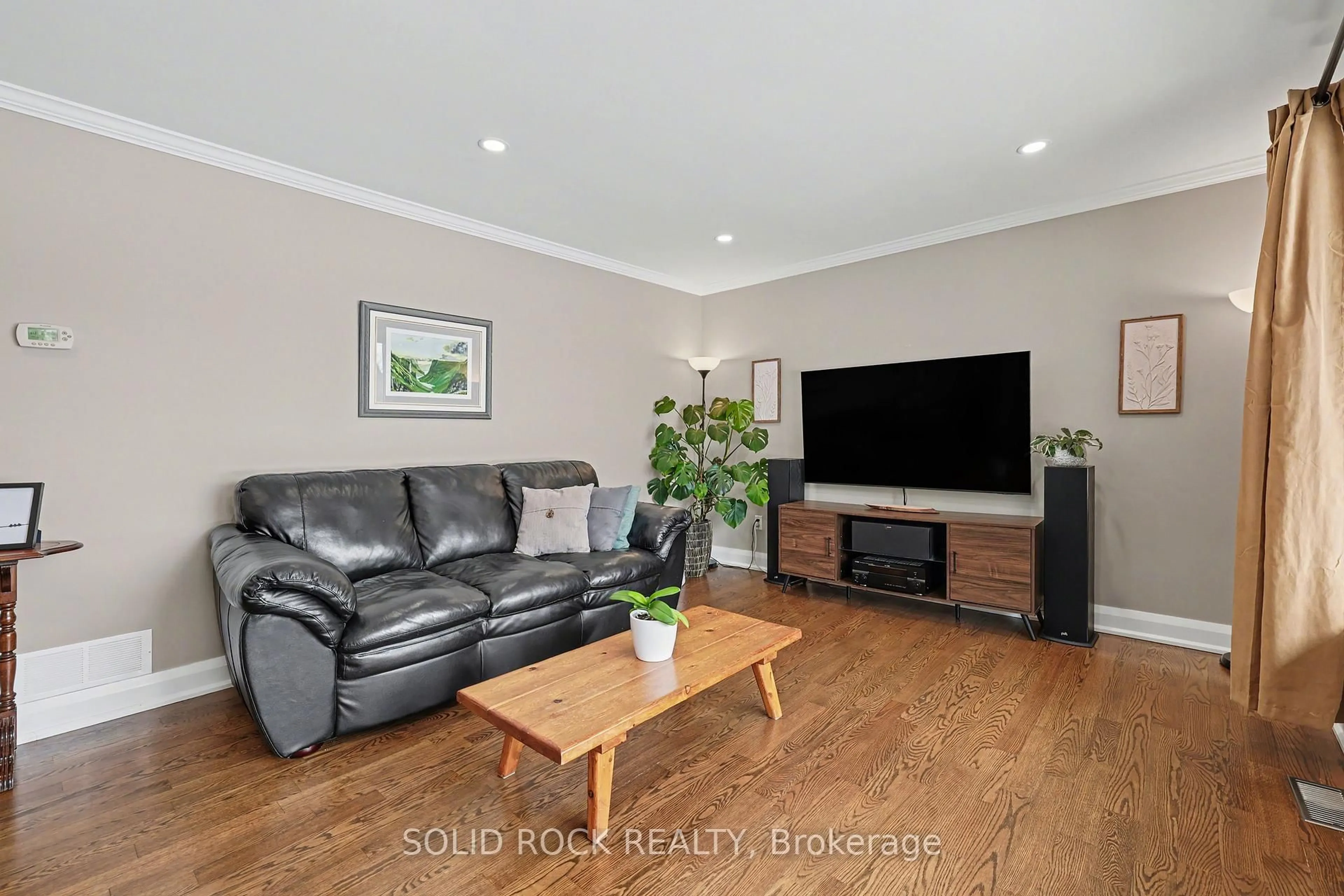 Living room with furniture, wood/laminate floor for 113 Goodwood Cres, Carleton Place Ontario K7C 3P2