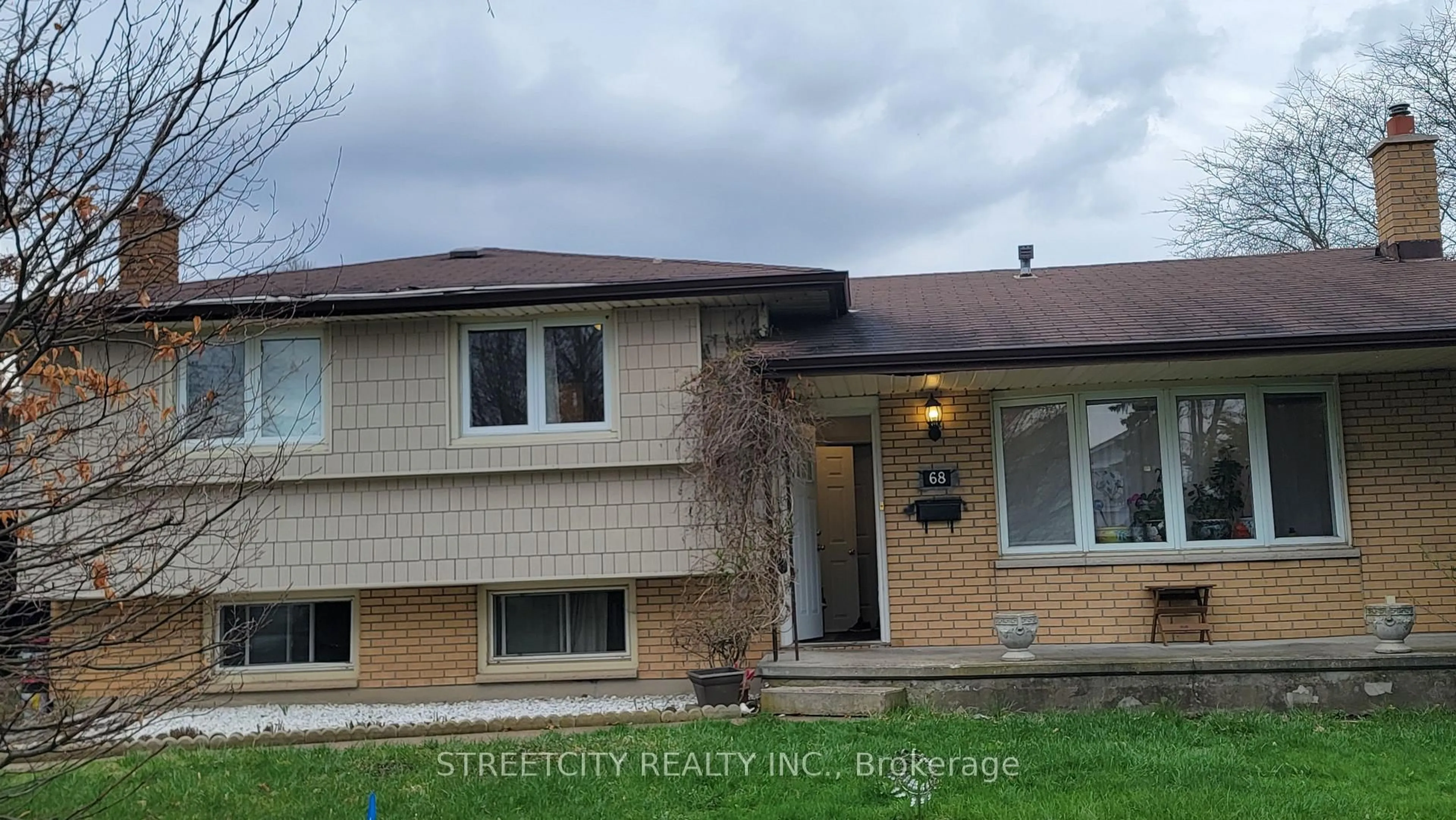 Home with vinyl exterior material, street for 68 Downing Cres, London South Ontario N6C 3C8