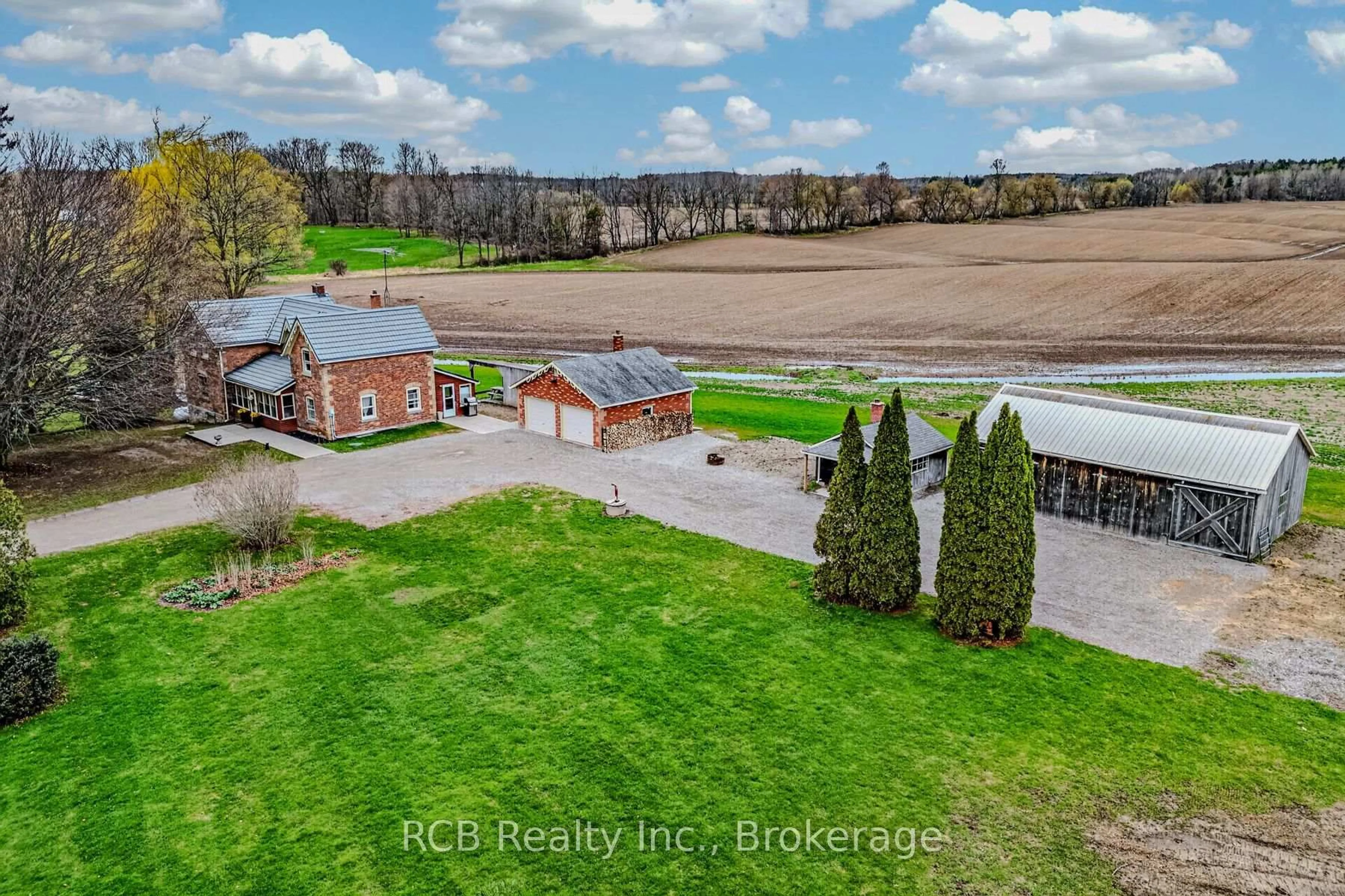 A pic from outside/outdoor area/front of a property/back of a property/a pic from drone, water/lake/river/ocean view for 3531 Governors Rd, Hamilton Ontario L0R 1T0