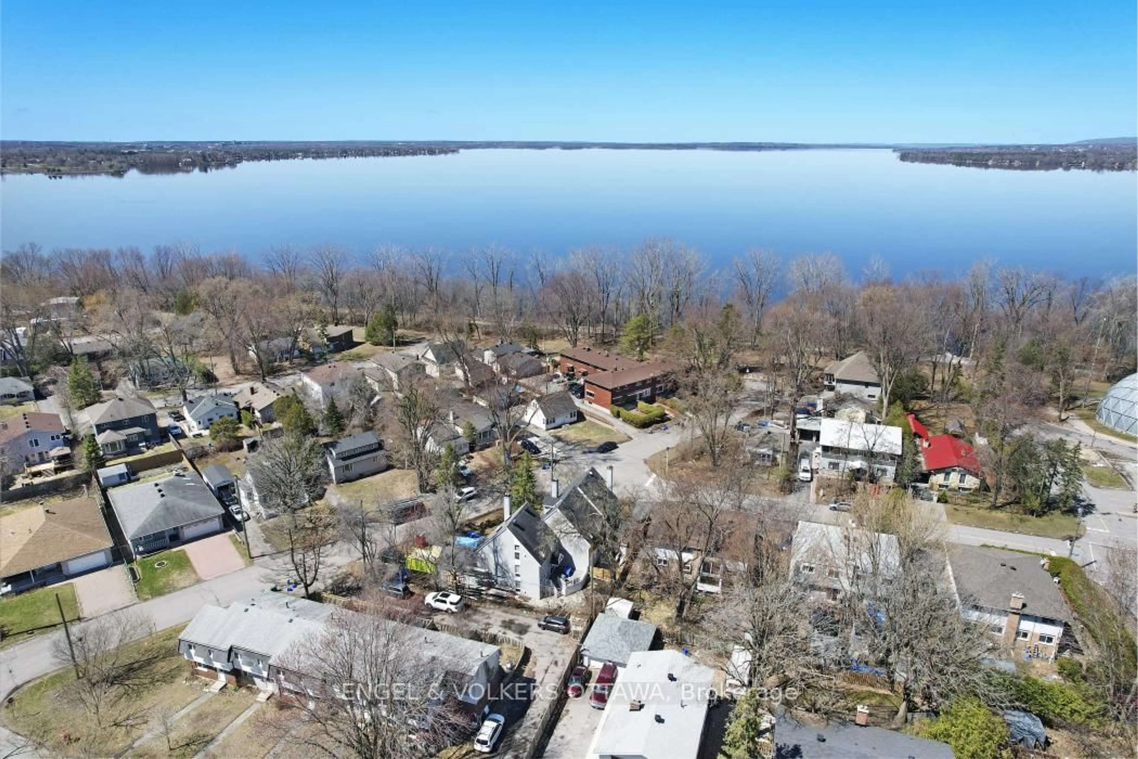 A pic from outside/outdoor area/front of a property/back of a property/a pic from drone, water/lake/river/ocean view for 72 Scrivens St, Ottawa Ontario K2B 6H1