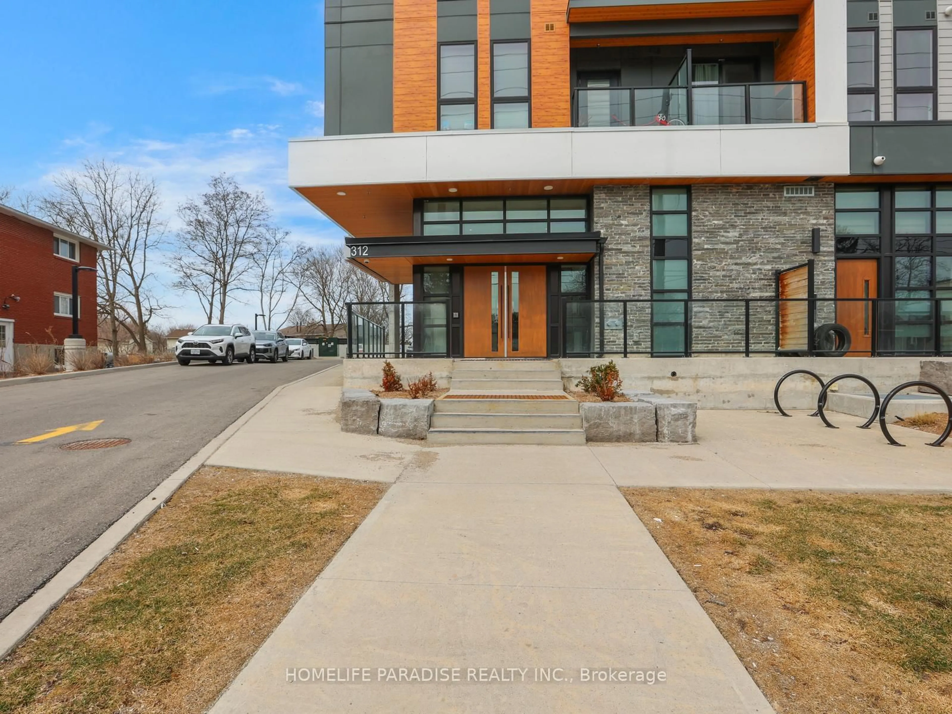 Unknown for 312 Erb St #416, Waterloo Ontario N2L 1W3