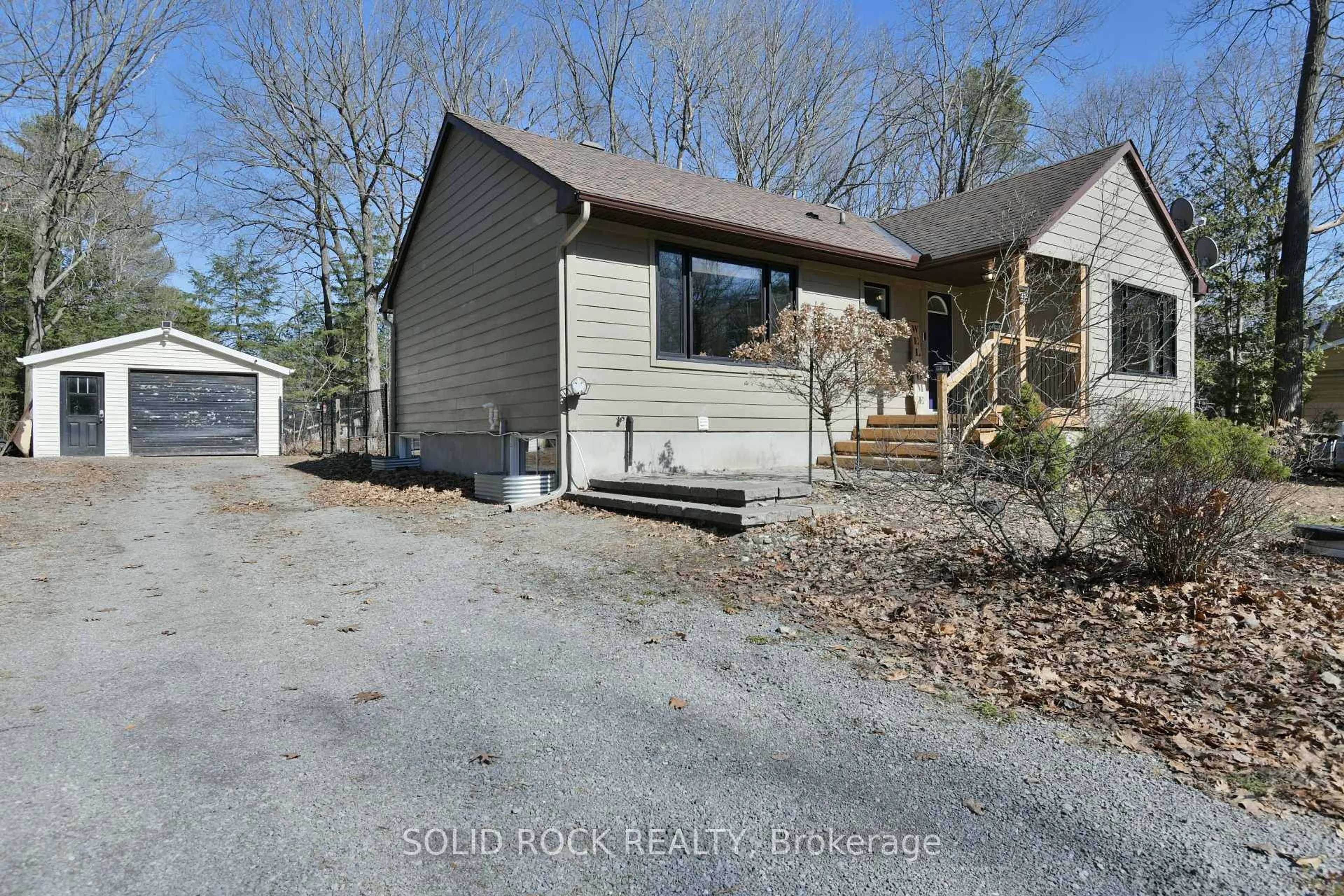 A pic from outside/outdoor area/front of a property/back of a property/a pic from drone, unknown for 134 Holiday Dr, Ottawa Ontario K0A 3M0