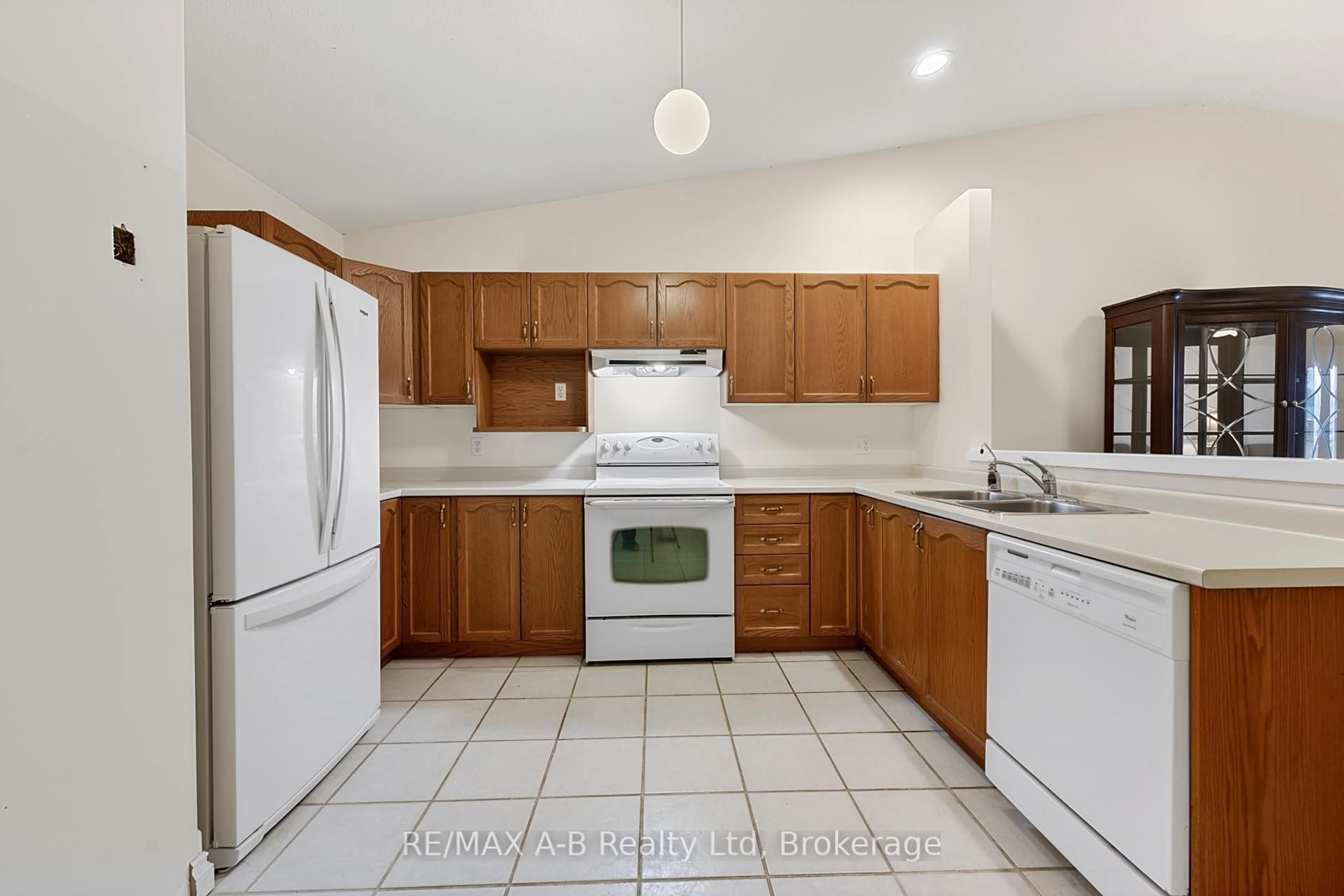 Standard kitchen, ceramic/tile floor for 24 Griffiths Dr #23, Brant Ontario N3L 4C5