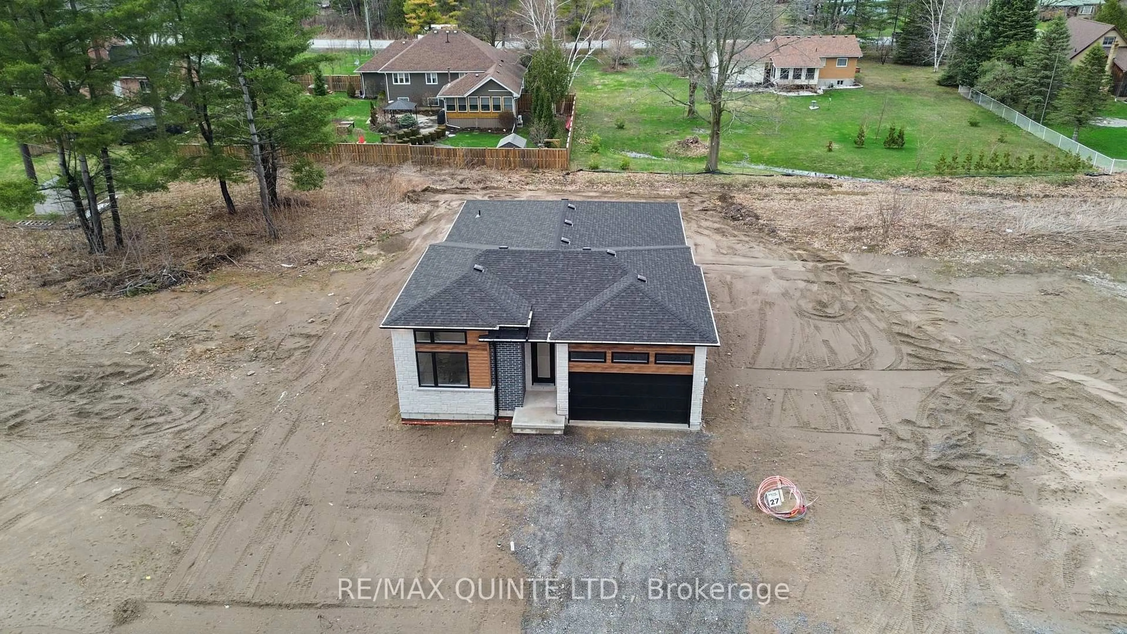 A pic from outside/outdoor area/front of a property/back of a property/a pic from drone, building for 27 Exeter Crt, Ingleside Ontario K8V 5P4