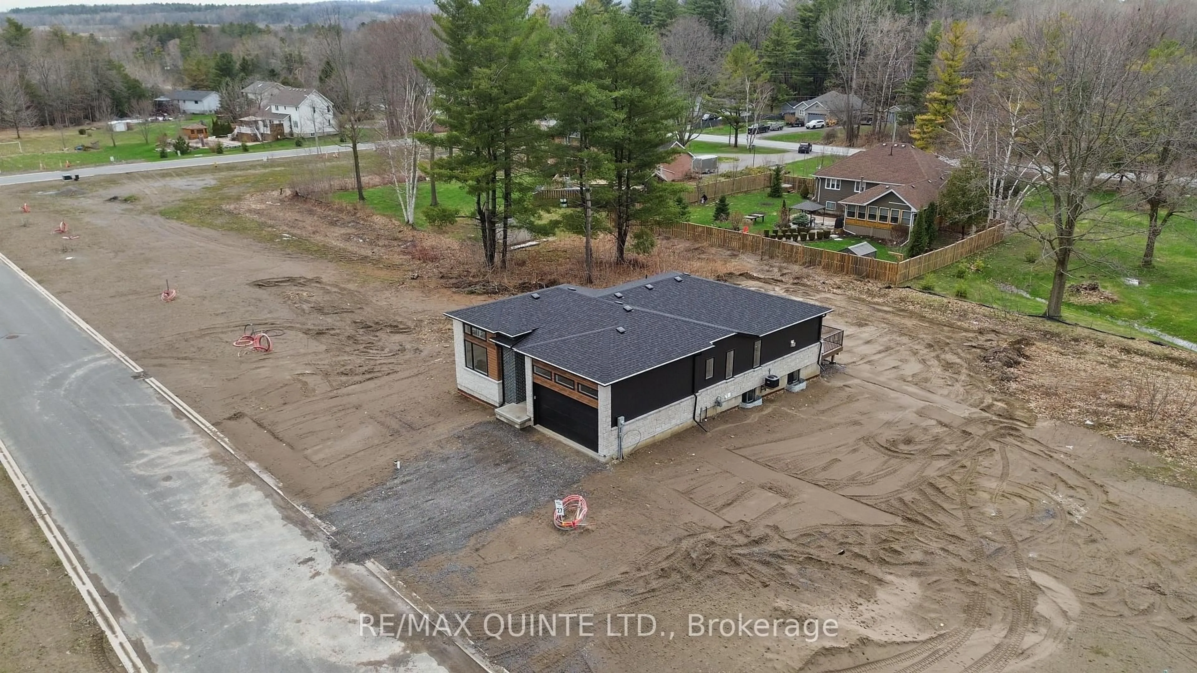 A pic from outside/outdoor area/front of a property/back of a property/a pic from drone, building for 27 Exeter Crt, Ingleside Ontario K8V 5P4