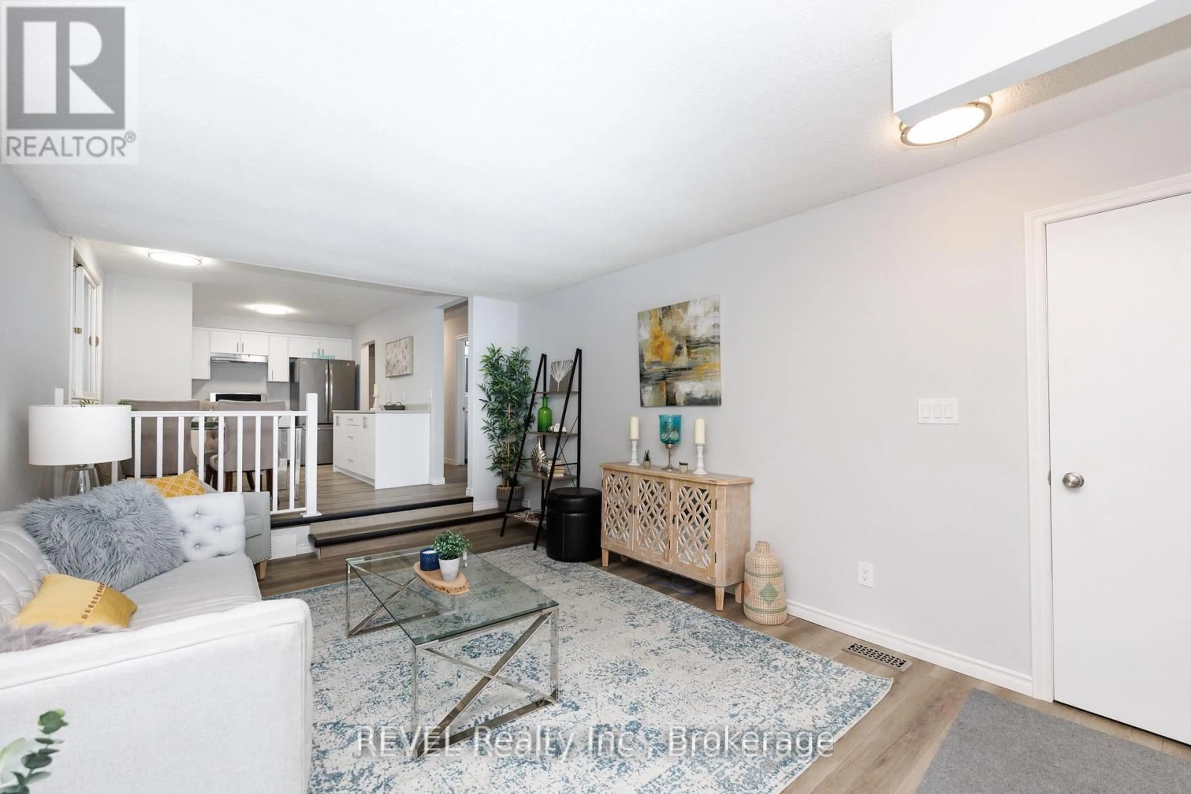 Living room with furniture, unknown for 116 Hillview Rd, St. Catharines Ontario L2S 3A5