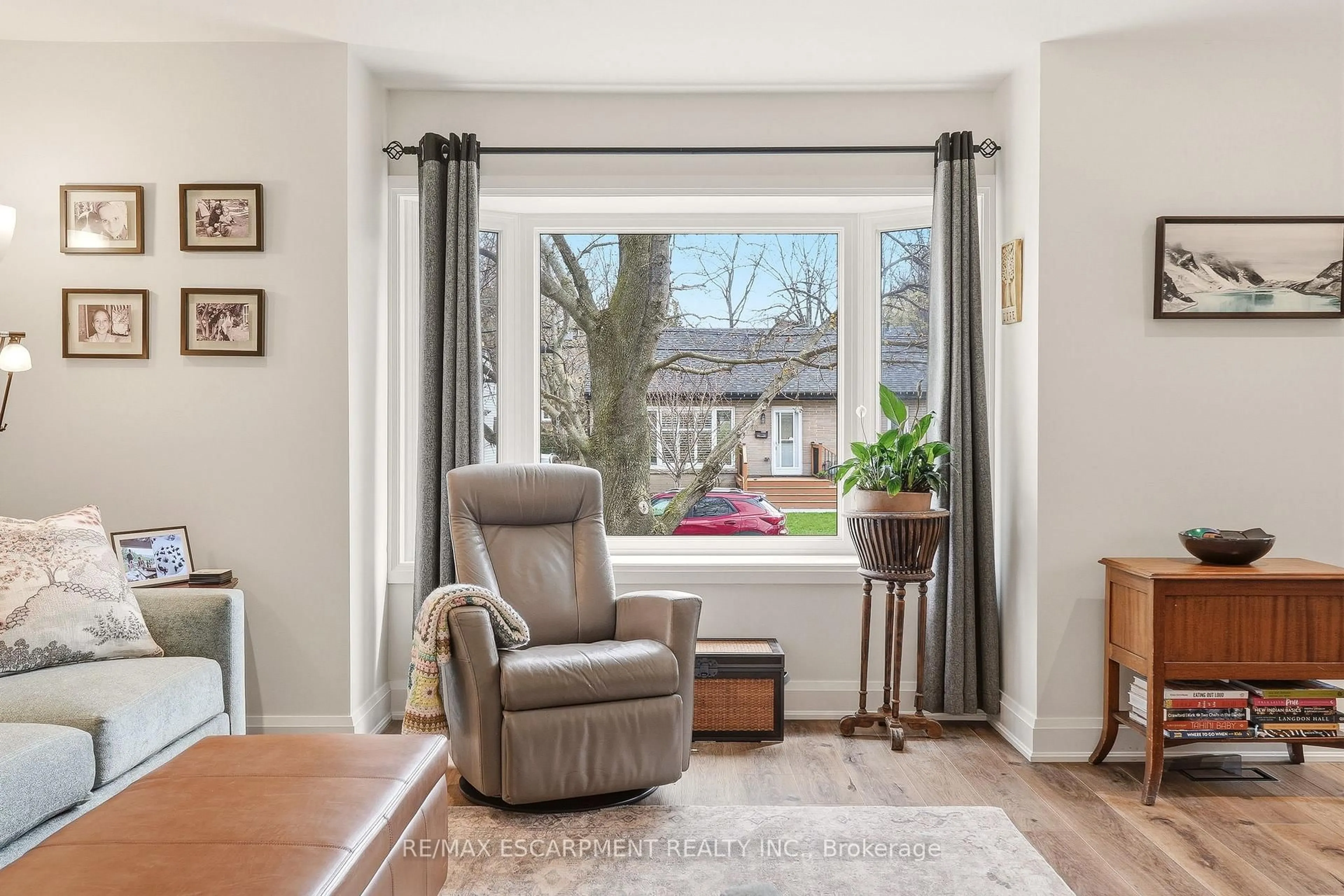 Unknown for 7 Central Park Ave, Hamilton Ontario L9H 2M5