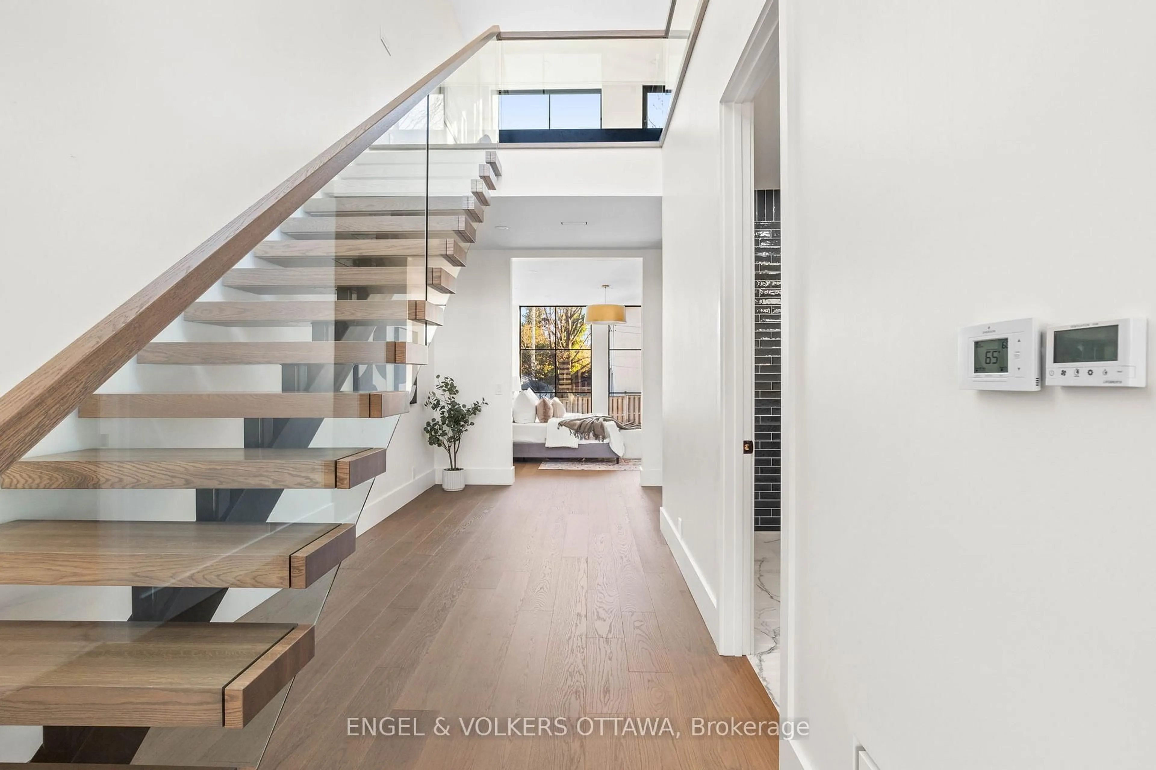 Unknown for 246 Byron Ave, Ottawa Ontario K1Z 6Y8